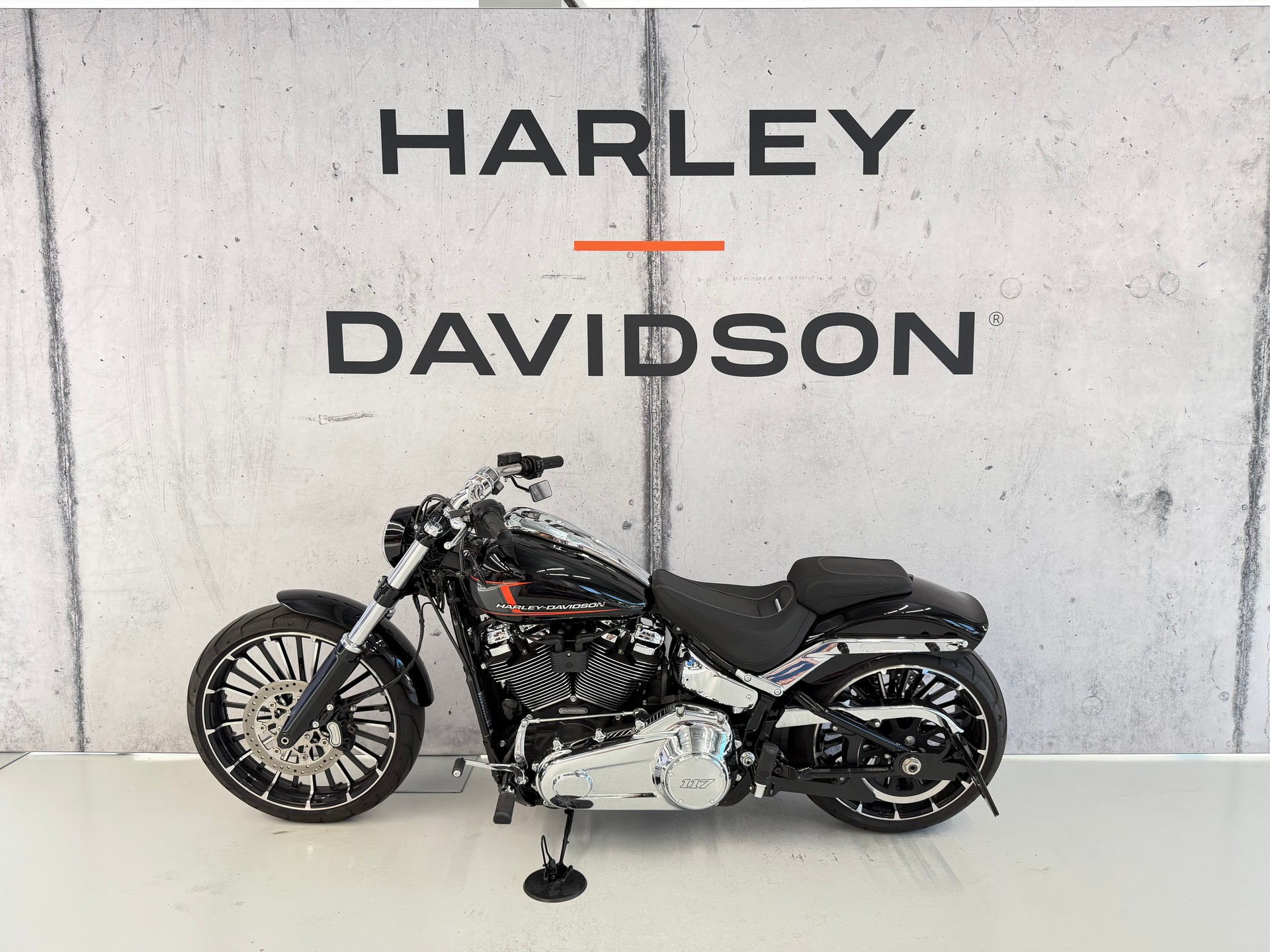 HARLEY-DAVIDSON FXBR Breakout 117-showroom-element-3