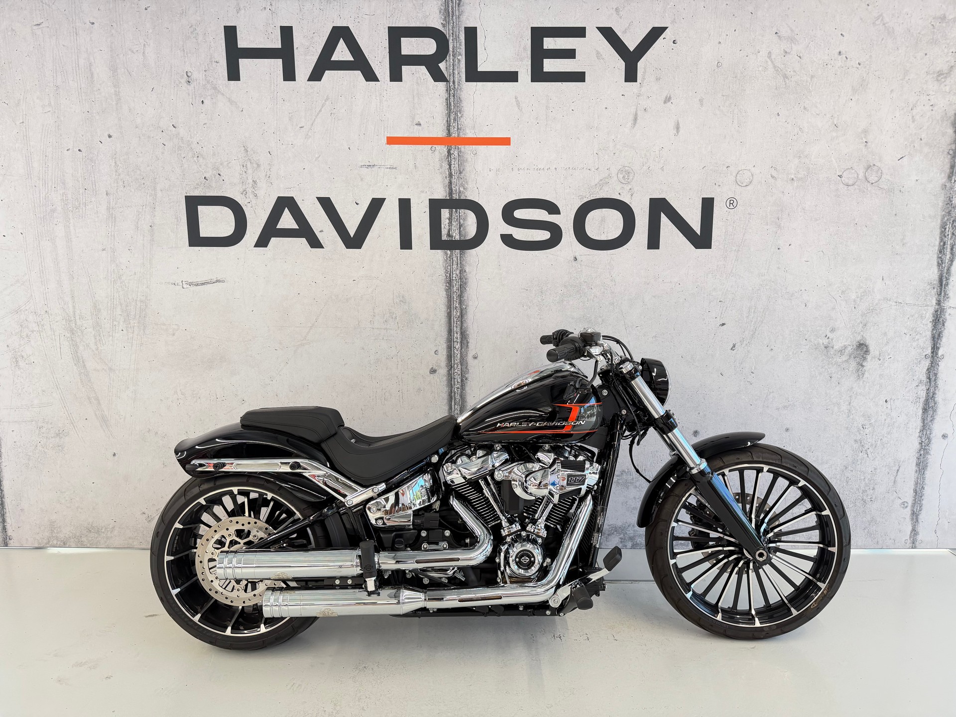 HARLEY-DAVIDSON FXBR Breakout 117