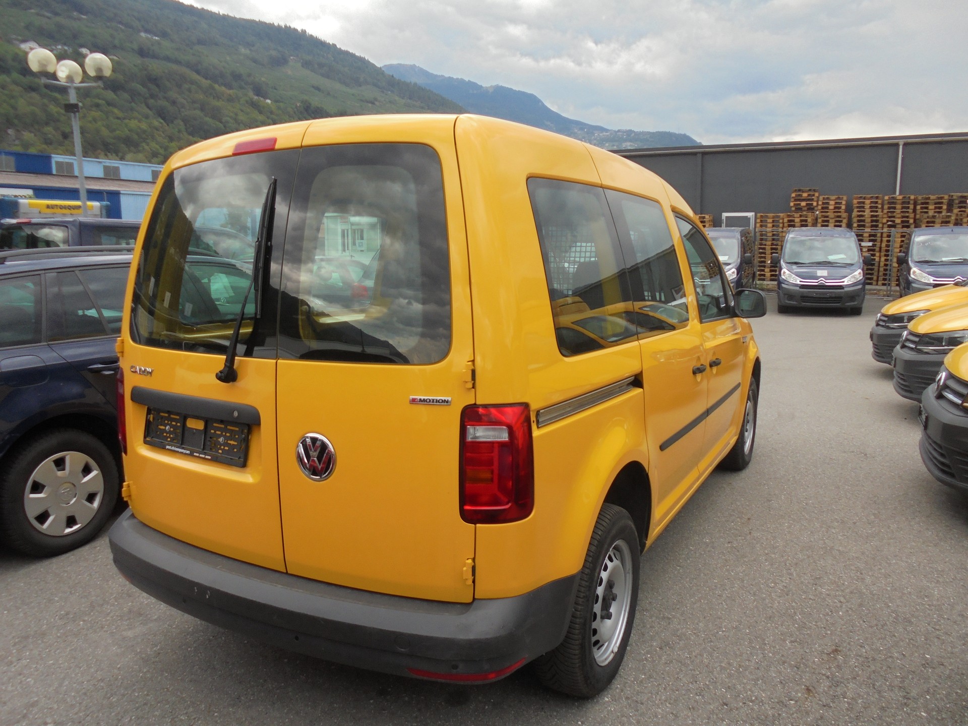 VW Caddy 2.0TDI 4Motion BlueMotion Technology-image-4
