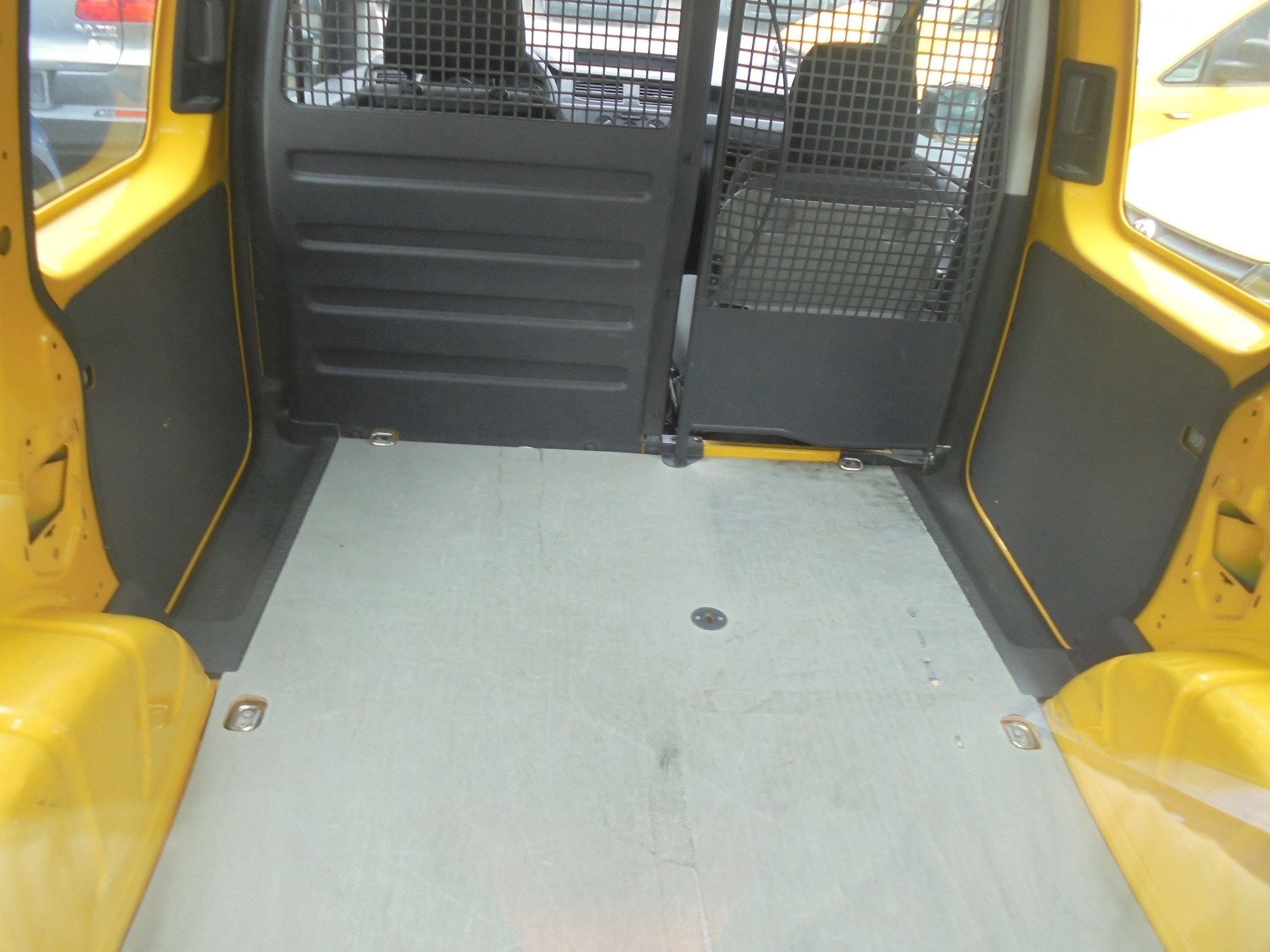 VW Caddy 2.0TDI 4Motion BlueMotion Technology-image-7