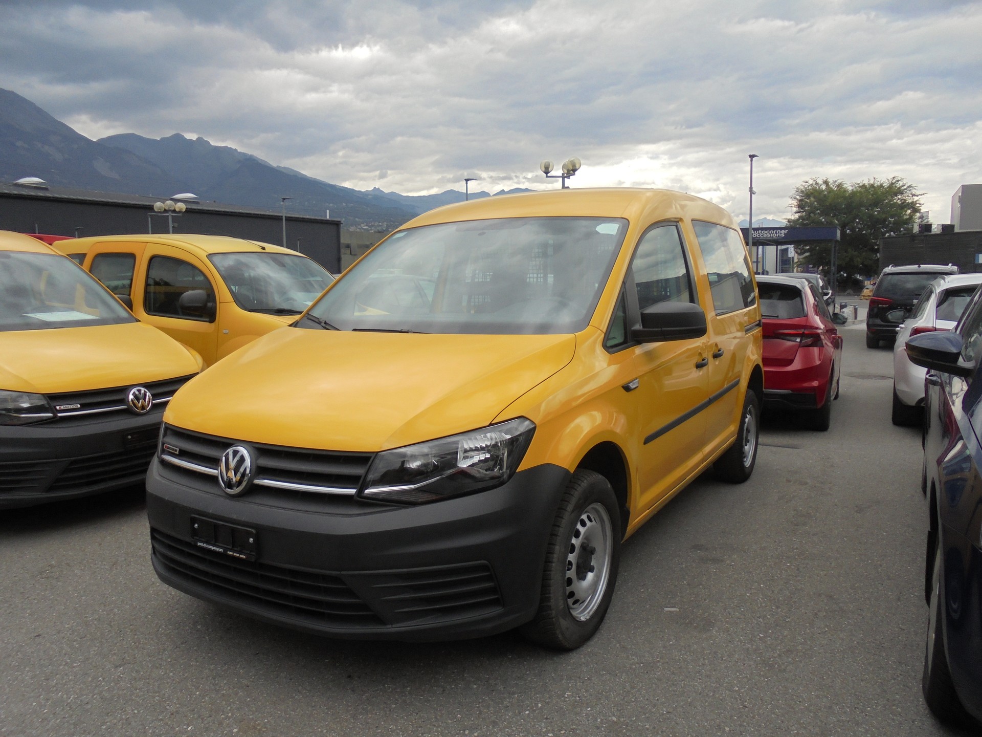 VW Caddy 2.0TDI 4Motion BlueMotion Technology-image-2