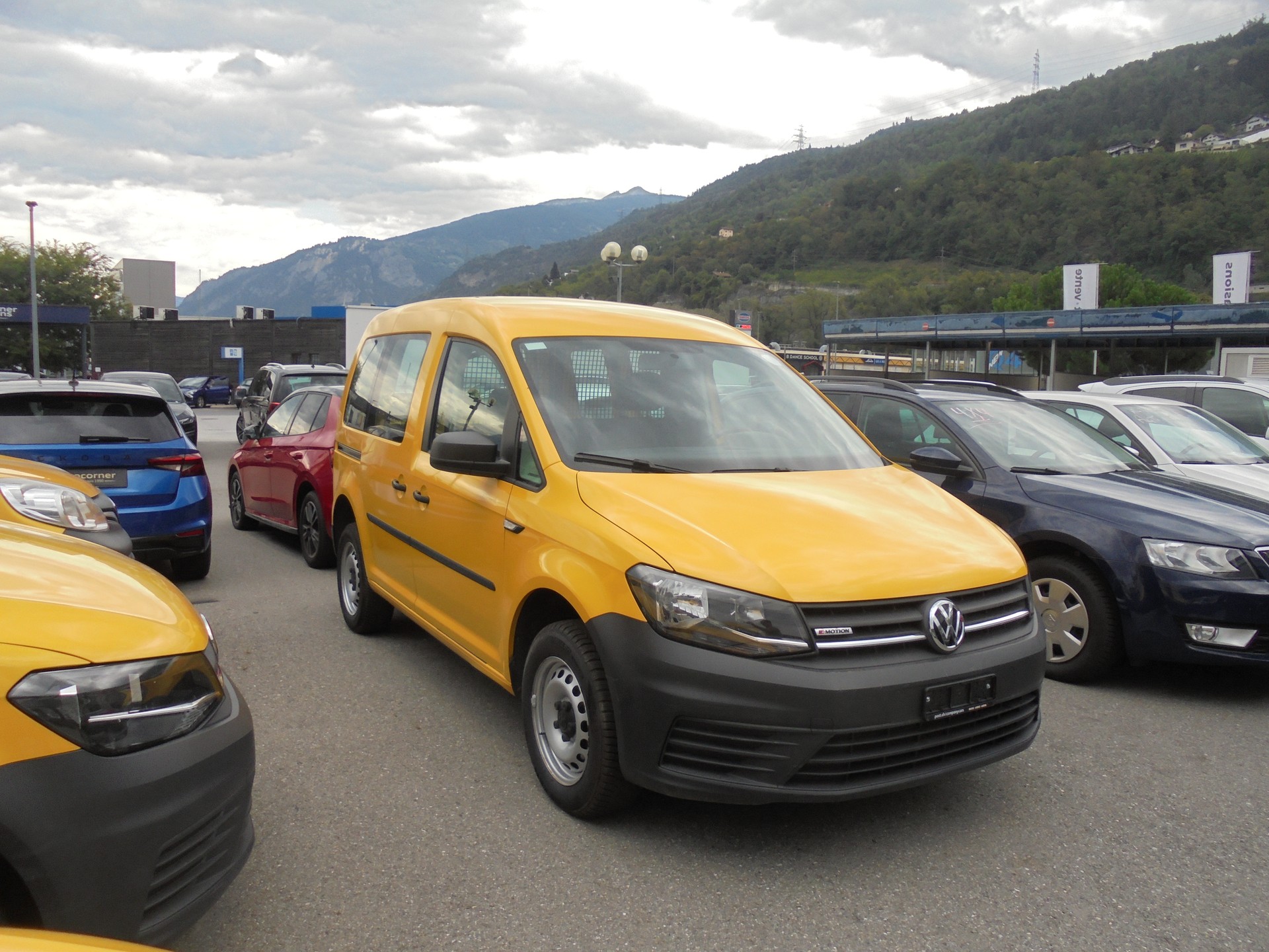 VW Caddy 2.0TDI 4Motion BlueMotion Technology-image-1