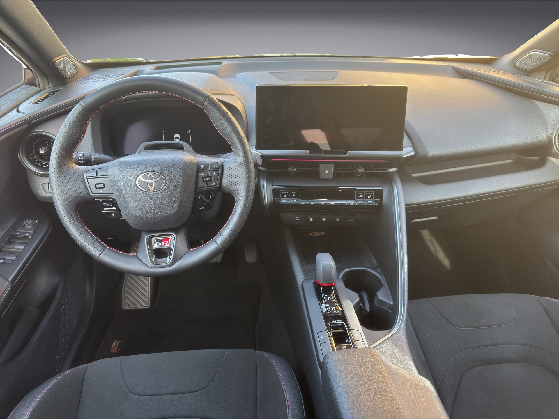 TOYOTA C-HR 2.0 PHEV GR Sport-image-6