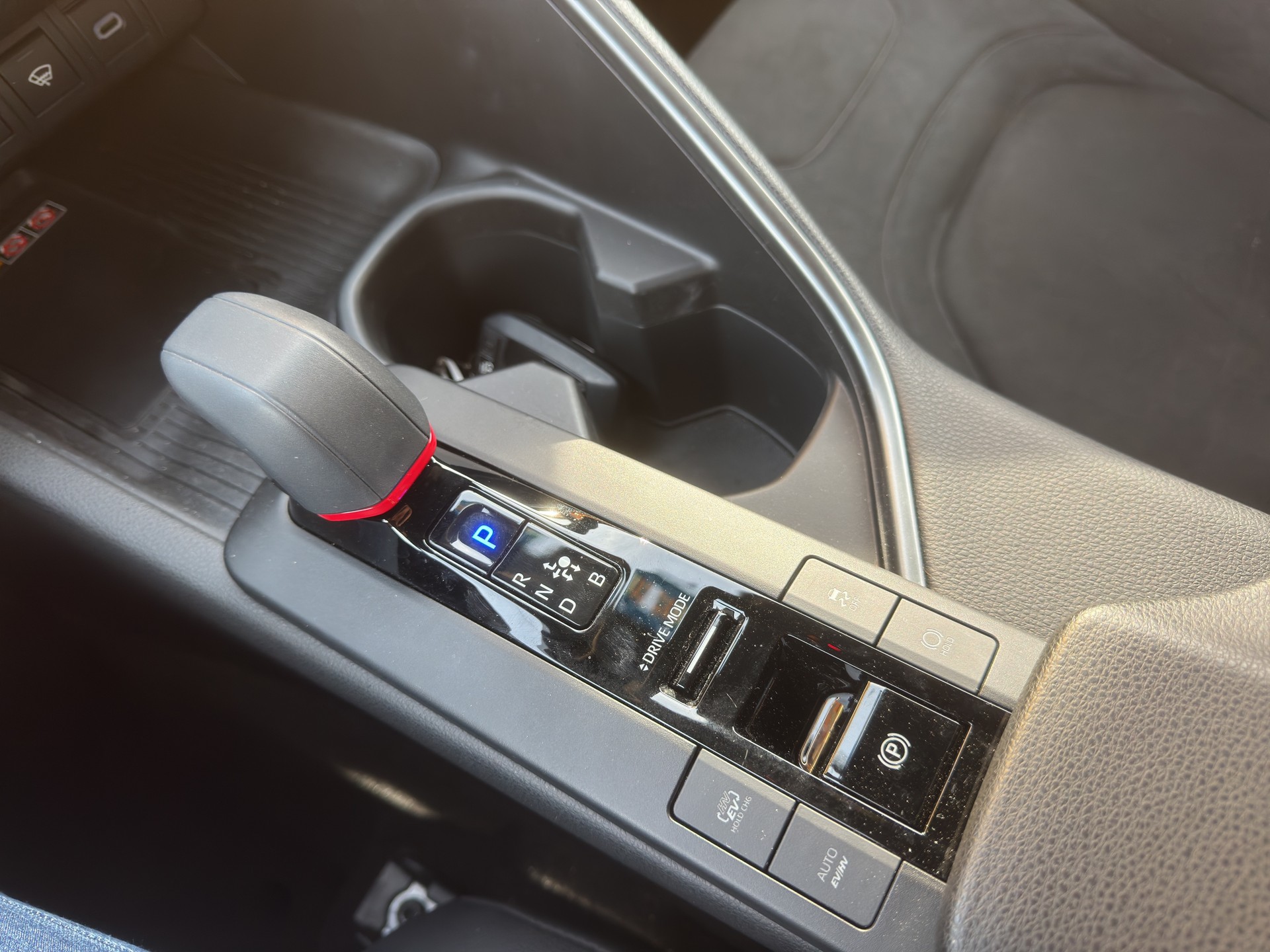 TOYOTA C-HR 2.0 PHEV GR Sport-image-11