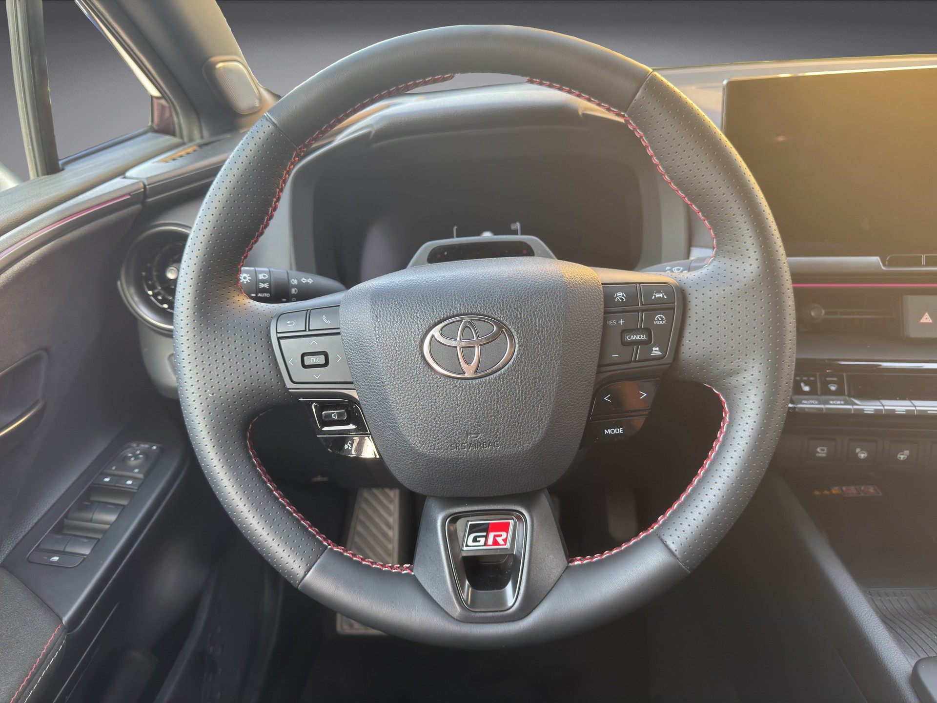 TOYOTA C-HR 2.0 PHEV GR Sport-image-7