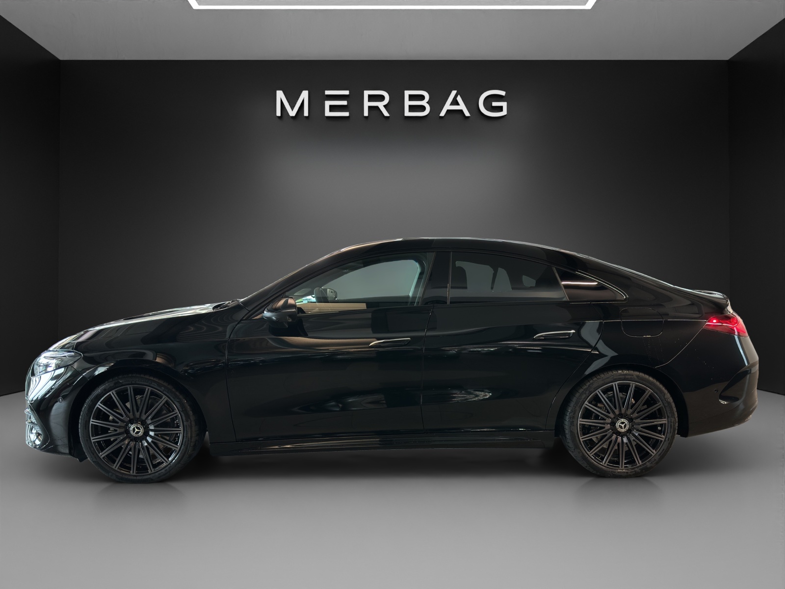 MERCEDES-BENZ CLA 200 8G-DCT 4Matic-image-2