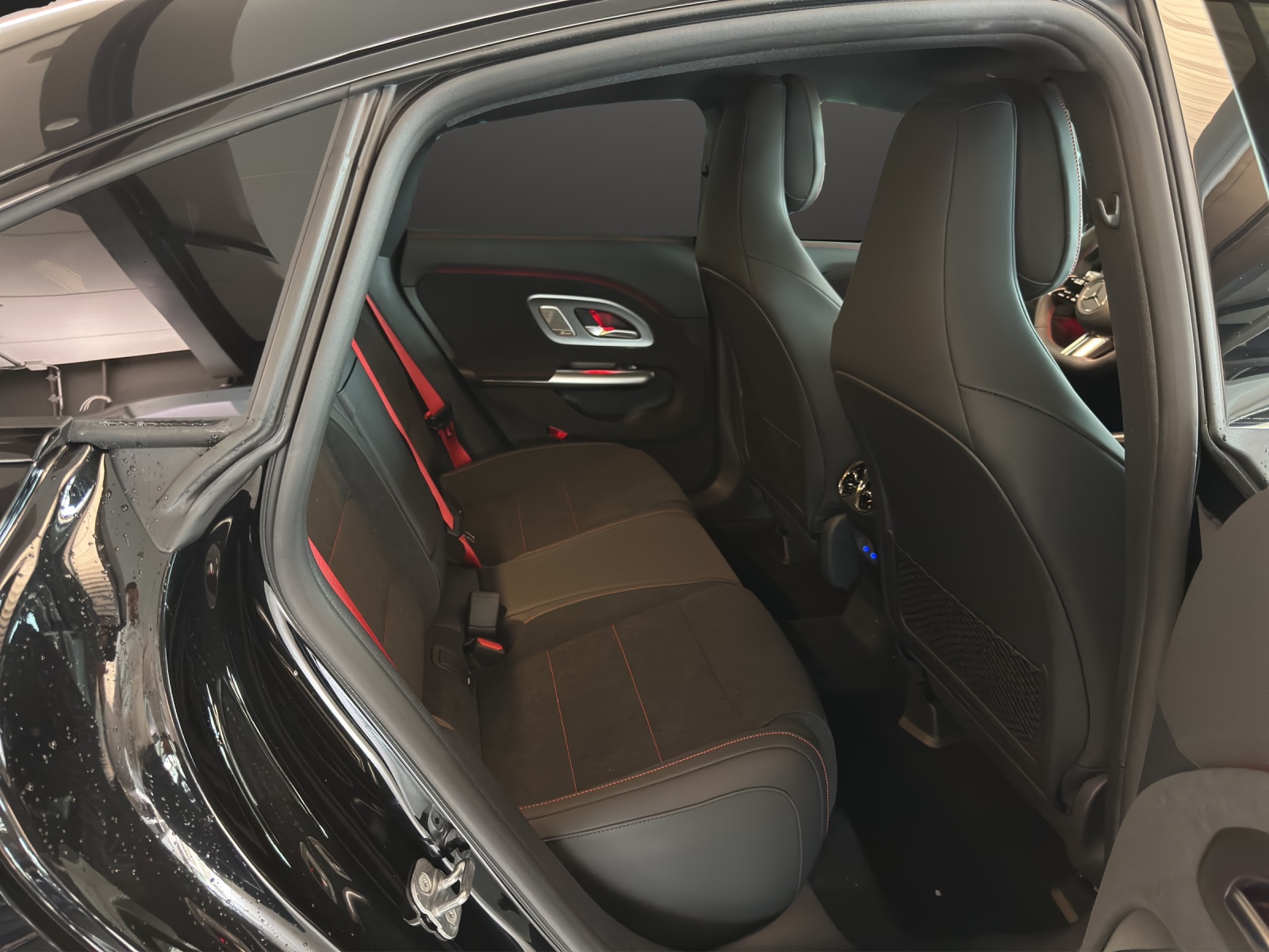 MERCEDES-BENZ CLA 200 8G-DCT 4Matic-image-11