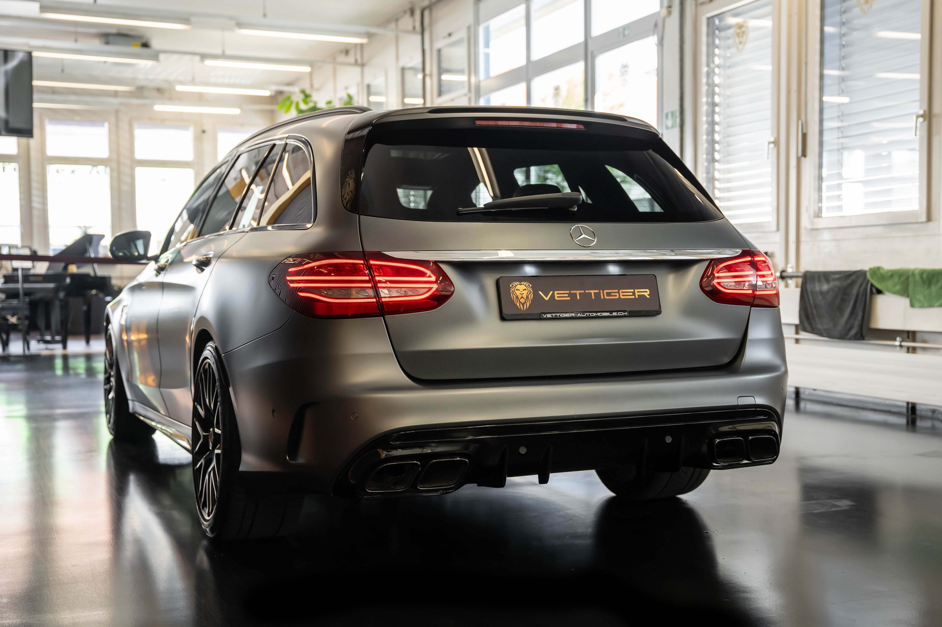 MERCEDES-BENZ C 63 S AMG-showroom-element-3