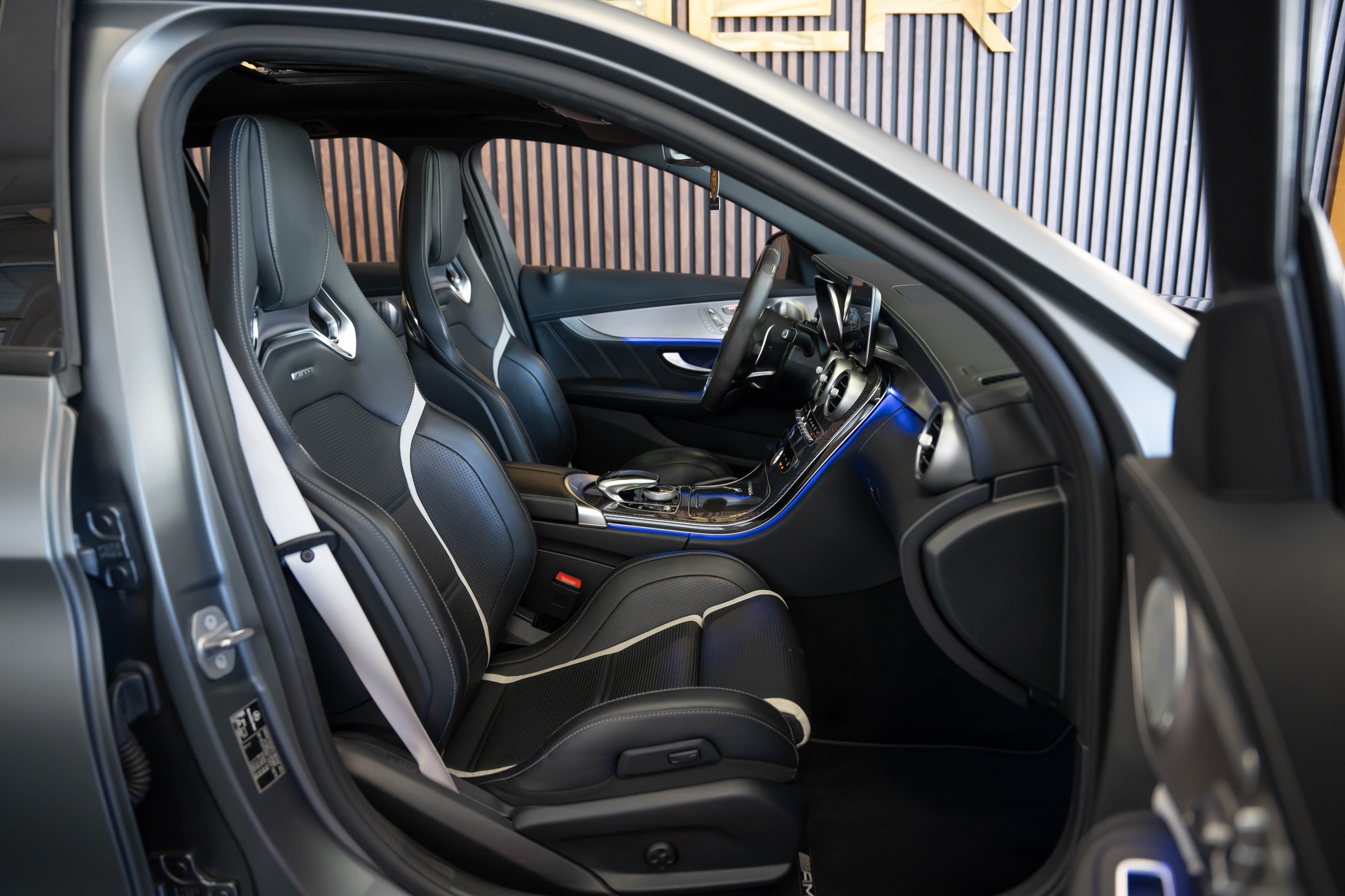MERCEDES-BENZ C 63 S AMG-image-17
