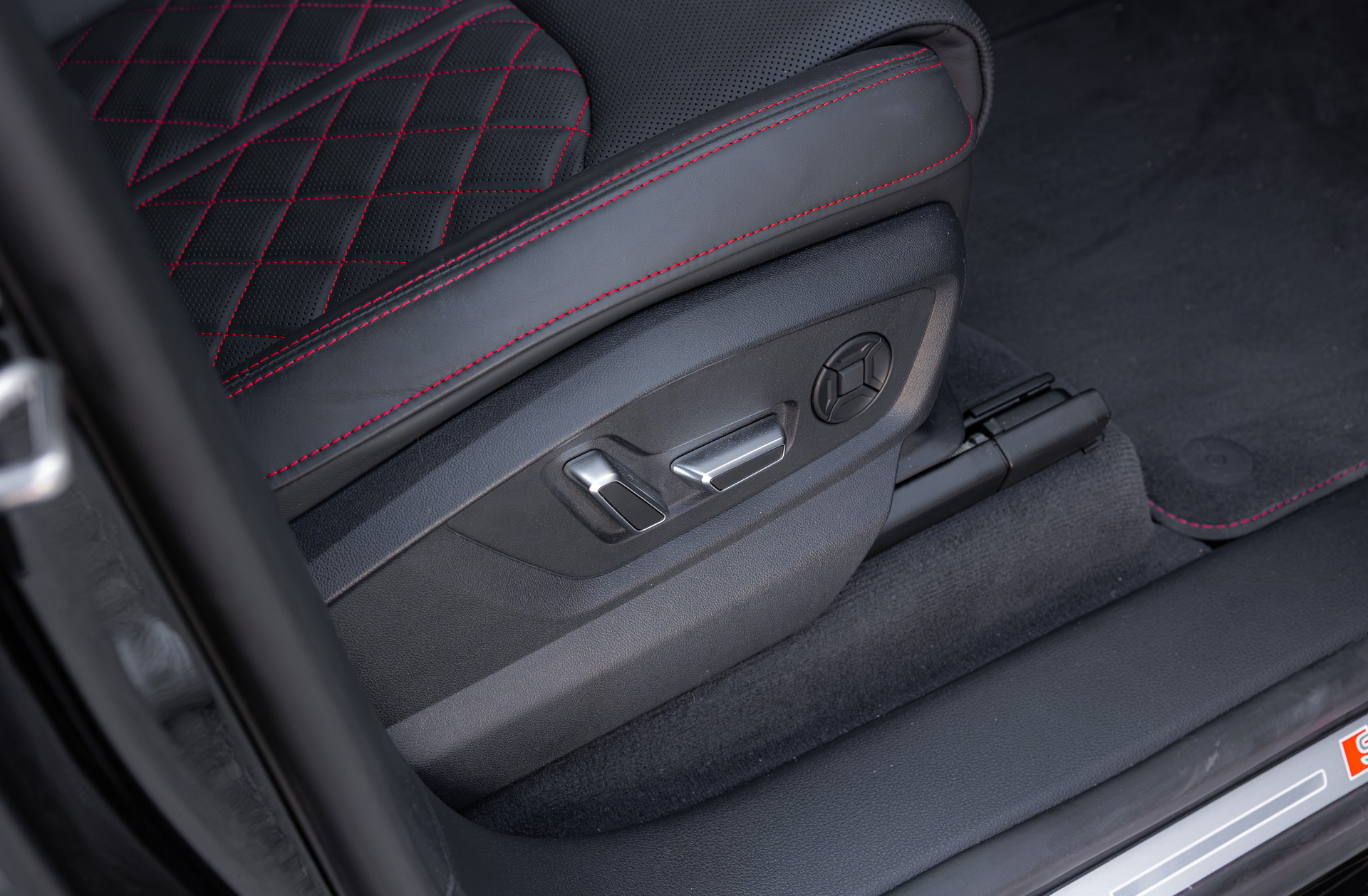 AUDI SQ8 SUV TFSI quattro tiptronic-image-10