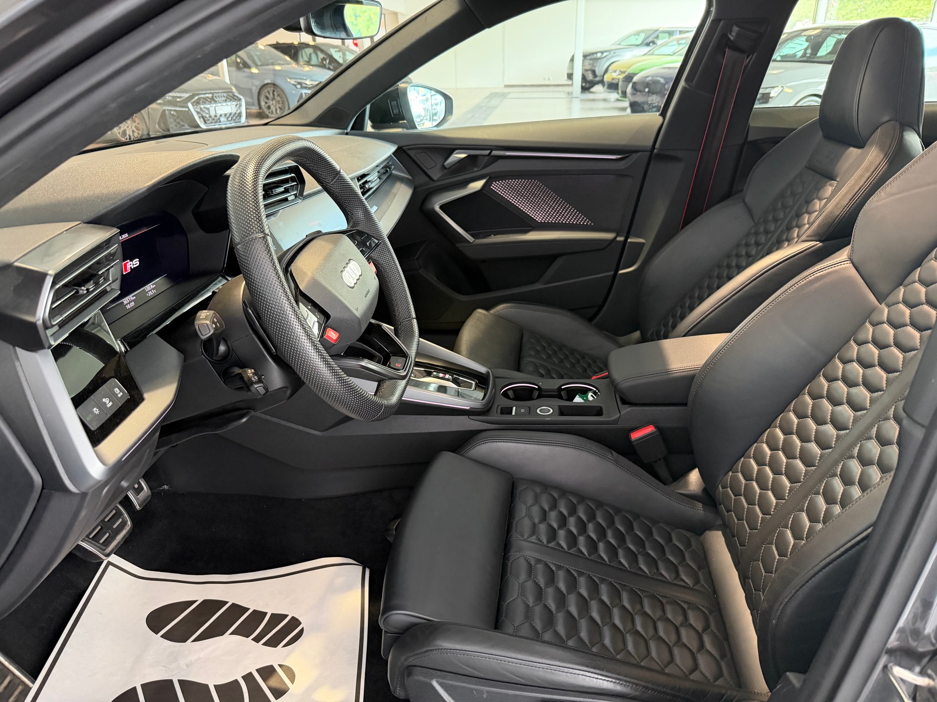 AUDI RS3 Sportback 2.5 TSI quattro S-tronic-image-12