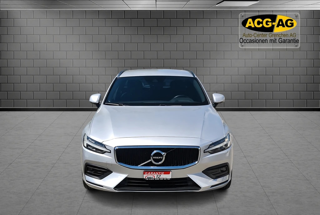 VOLVO V60 D3 AWD Momentum Geartronic ** CH-Fahrzeug mit Gratis Service Paket 150000 km oder 10 Jahre **-image-1