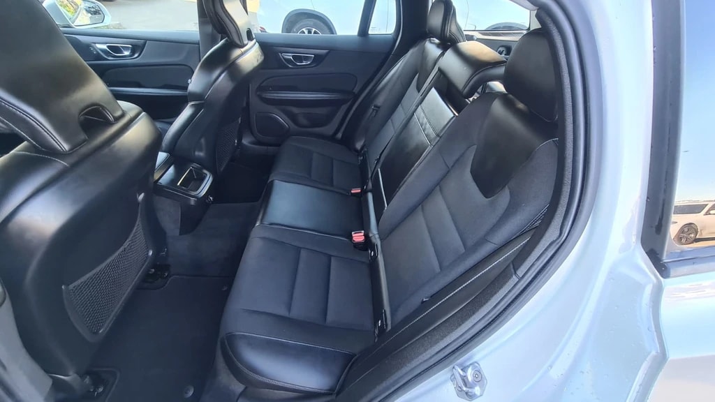 VOLVO V60 D3 AWD Momentum Geartronic ** CH-Fahrzeug mit Gratis Service Paket 150000 km oder 10 Jahre **-image-14