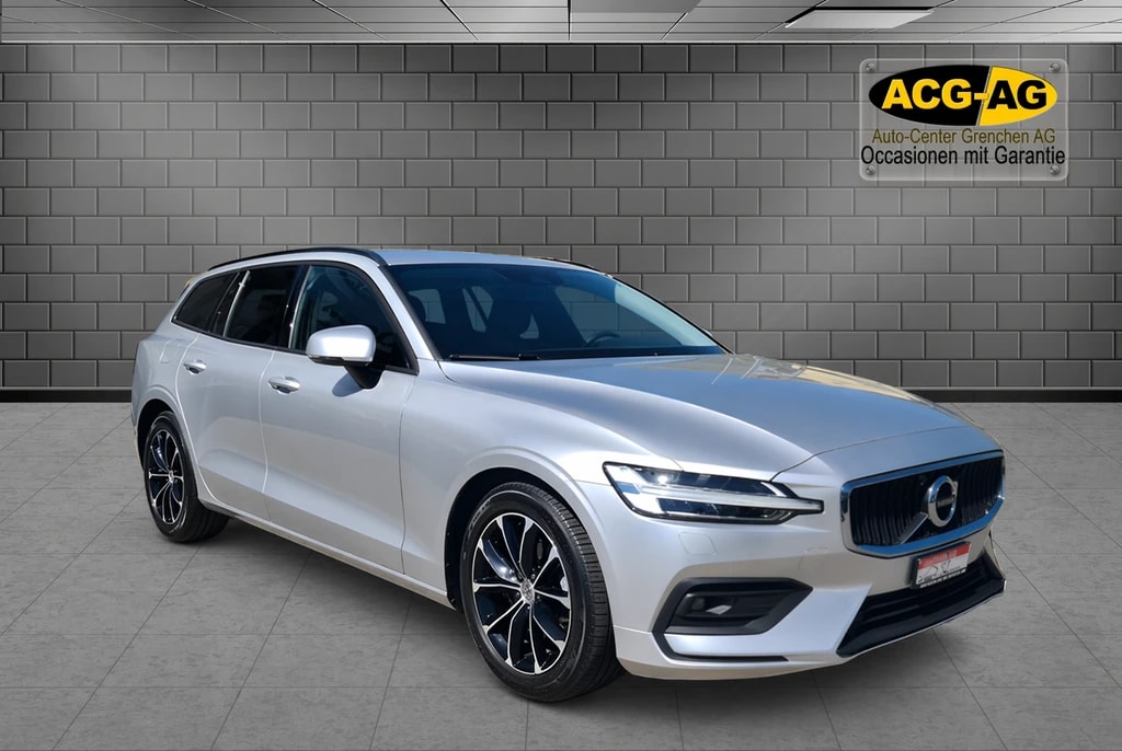 VOLVO V60 D3 AWD Momentum Geartronic ** CH-Fahrzeug mit Gratis Service Paket 150000 km oder 10 Jahre **-image-0