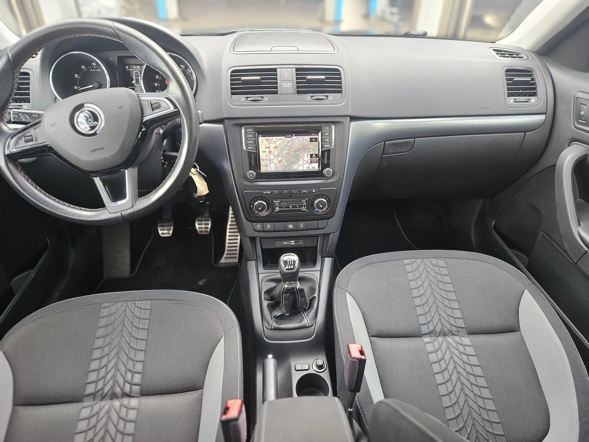 SKODA Yeti 1.4 TSI Ambition Outdoor 4x4-image-9