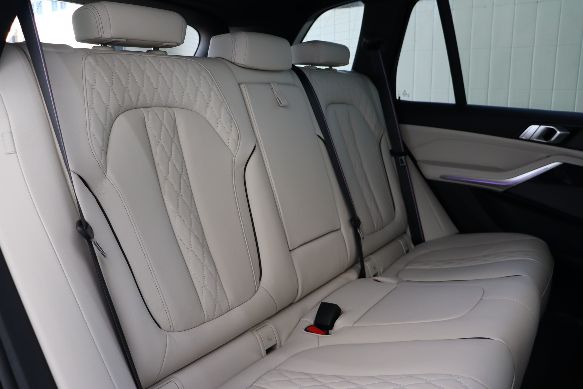 BMW X5 xDrive 48V M60i M Sport Pro Steptronic-image-17