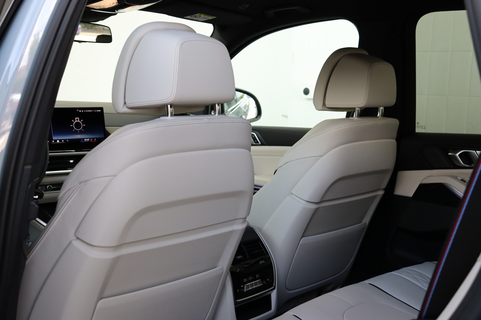 BMW X5 xDrive 48V M60i M Sport Pro Steptronic-image-16