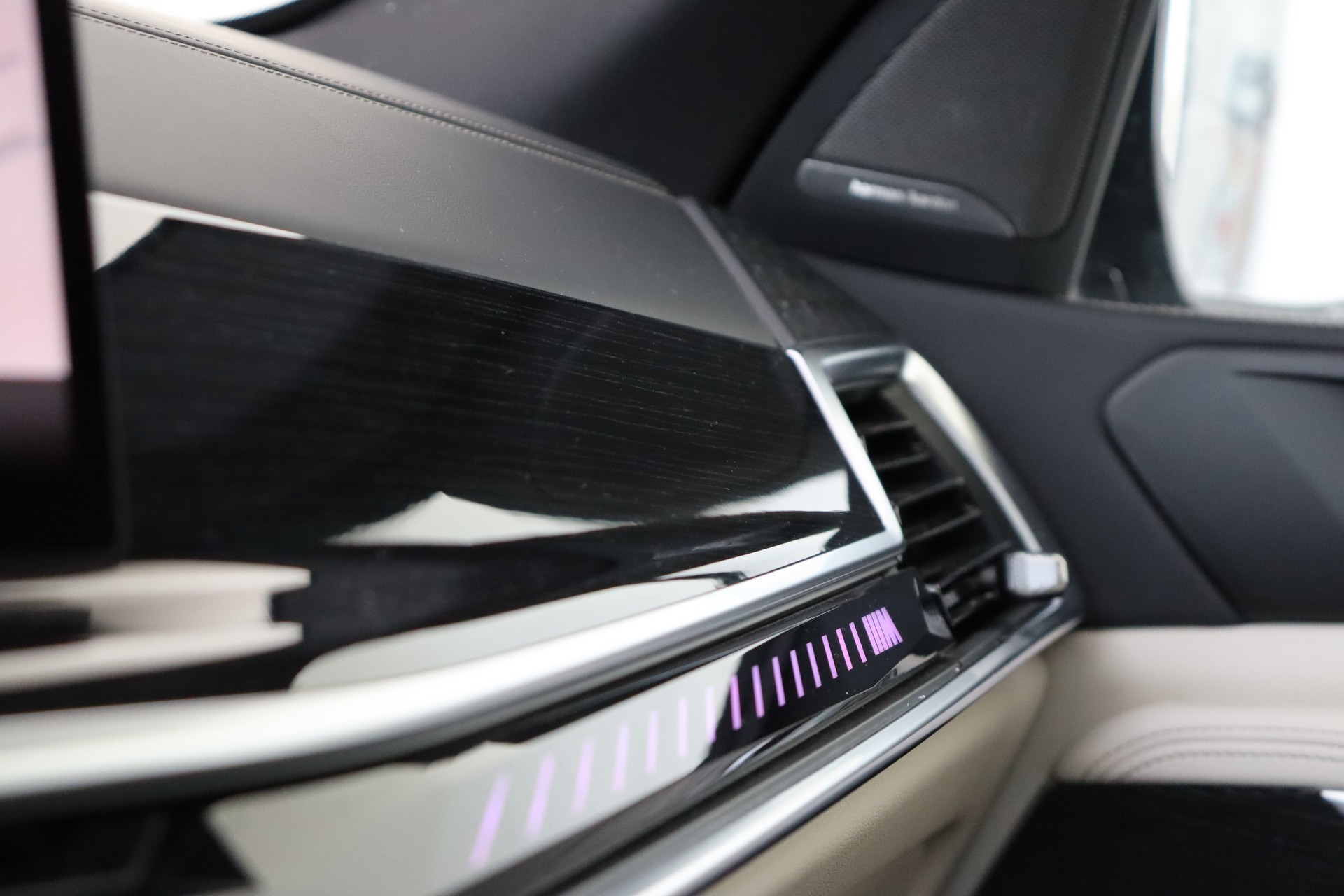 BMW X5 xDrive 48V M60i M Sport Pro Steptronic-image-12