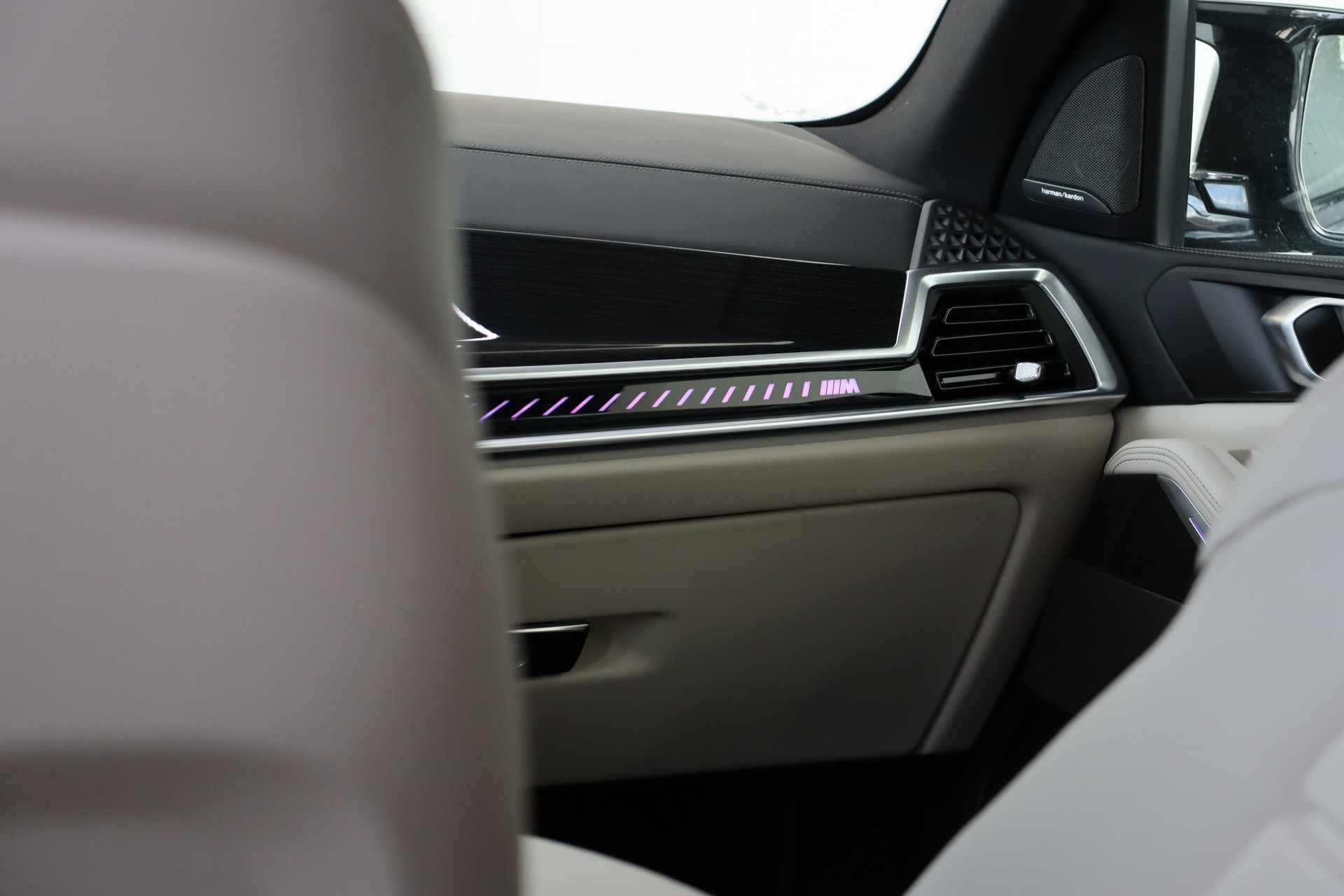 BMW X5 xDrive 48V M60i M Sport Pro Steptronic-image-21