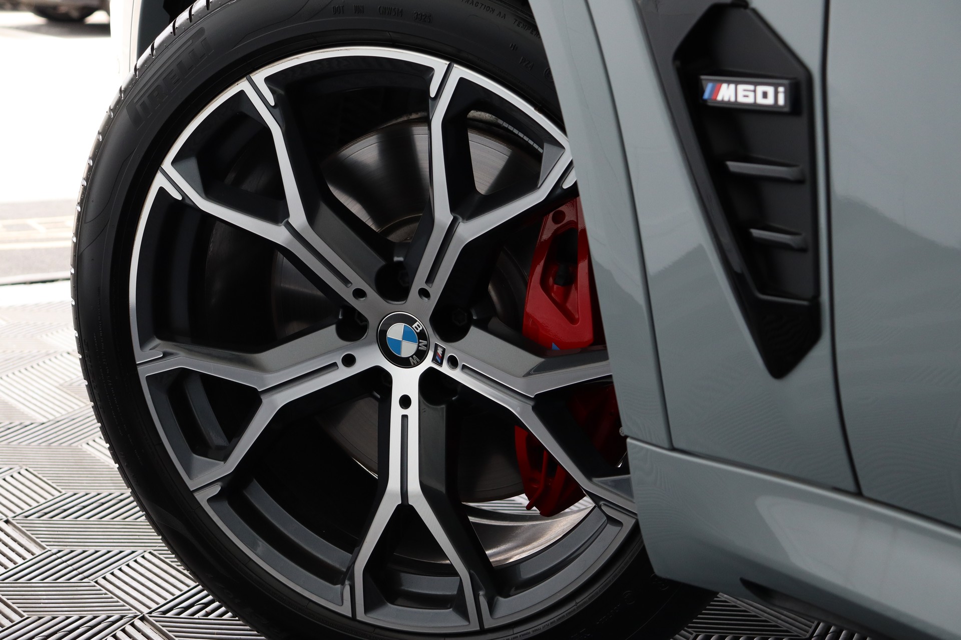 BMW X5 xDrive 48V M60i M Sport Pro Steptronic-image-4