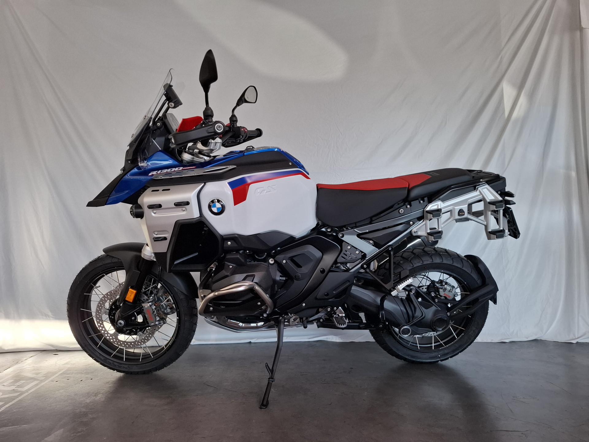 BMW R 1300 GS Adventure-showroom-element-3