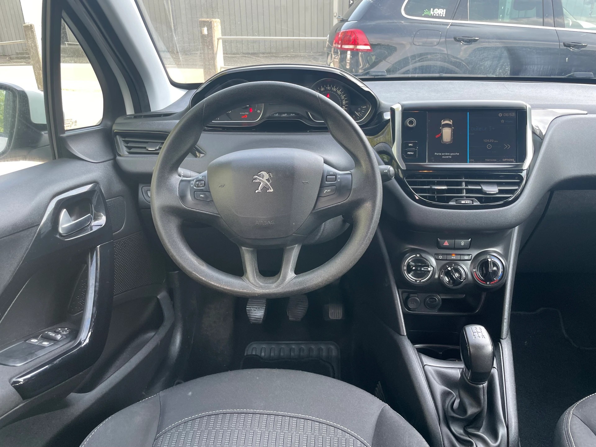 PEUGEOT 208 1.5 BlueHDi Active-image-2
