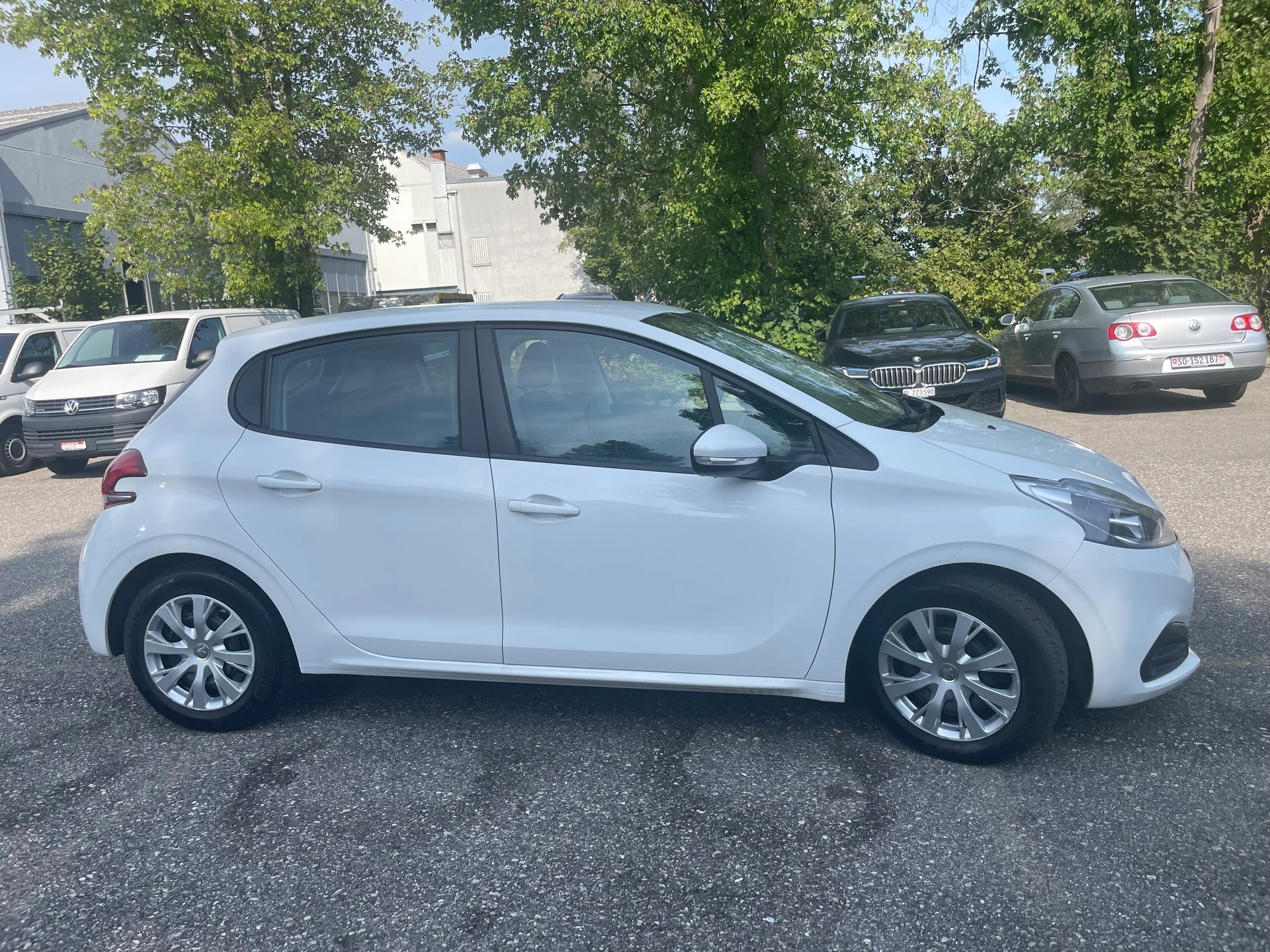 PEUGEOT 208 1.5 BlueHDi Active-image-9