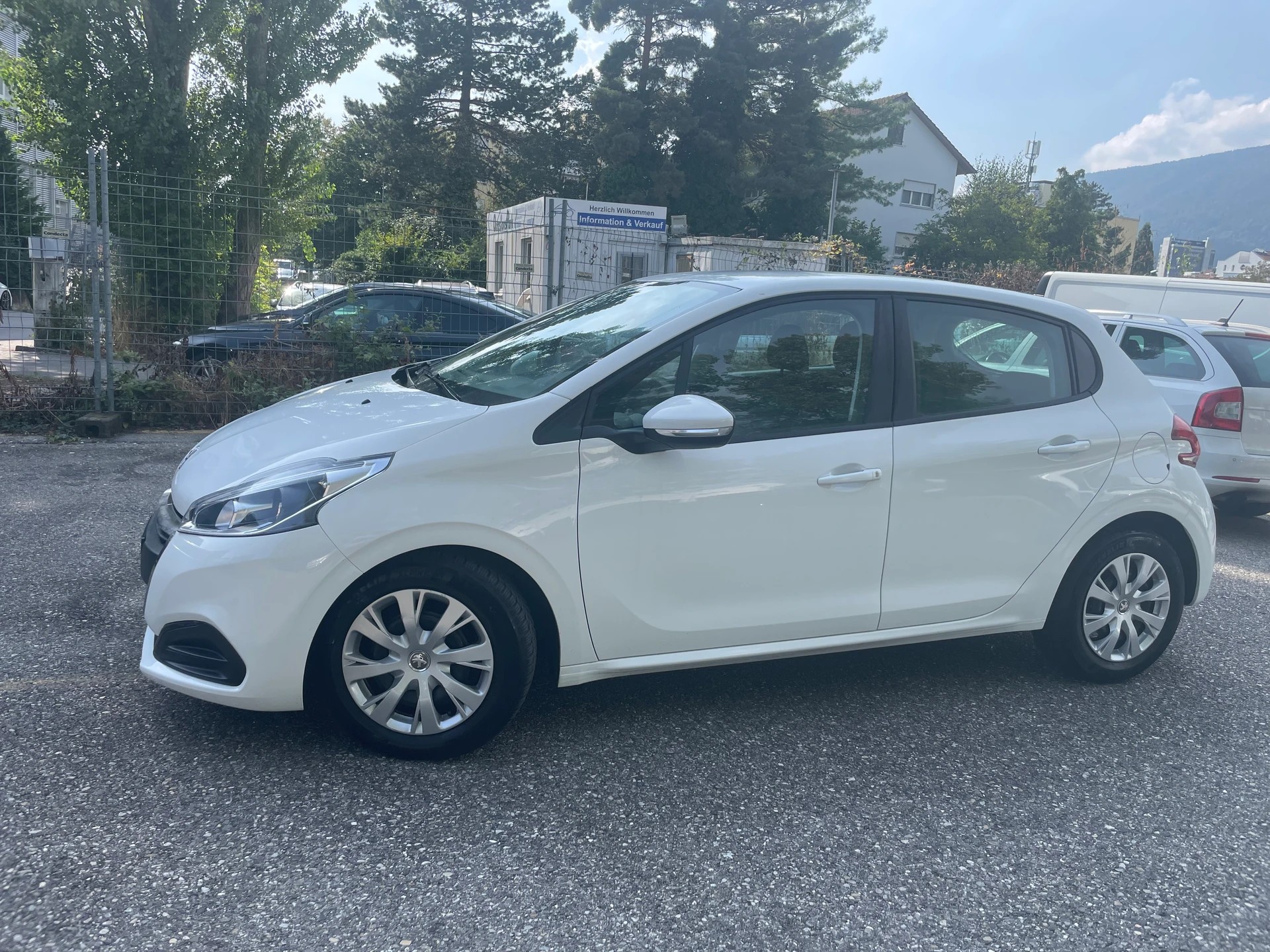 PEUGEOT 208 1.5 BlueHDi Active-image-8