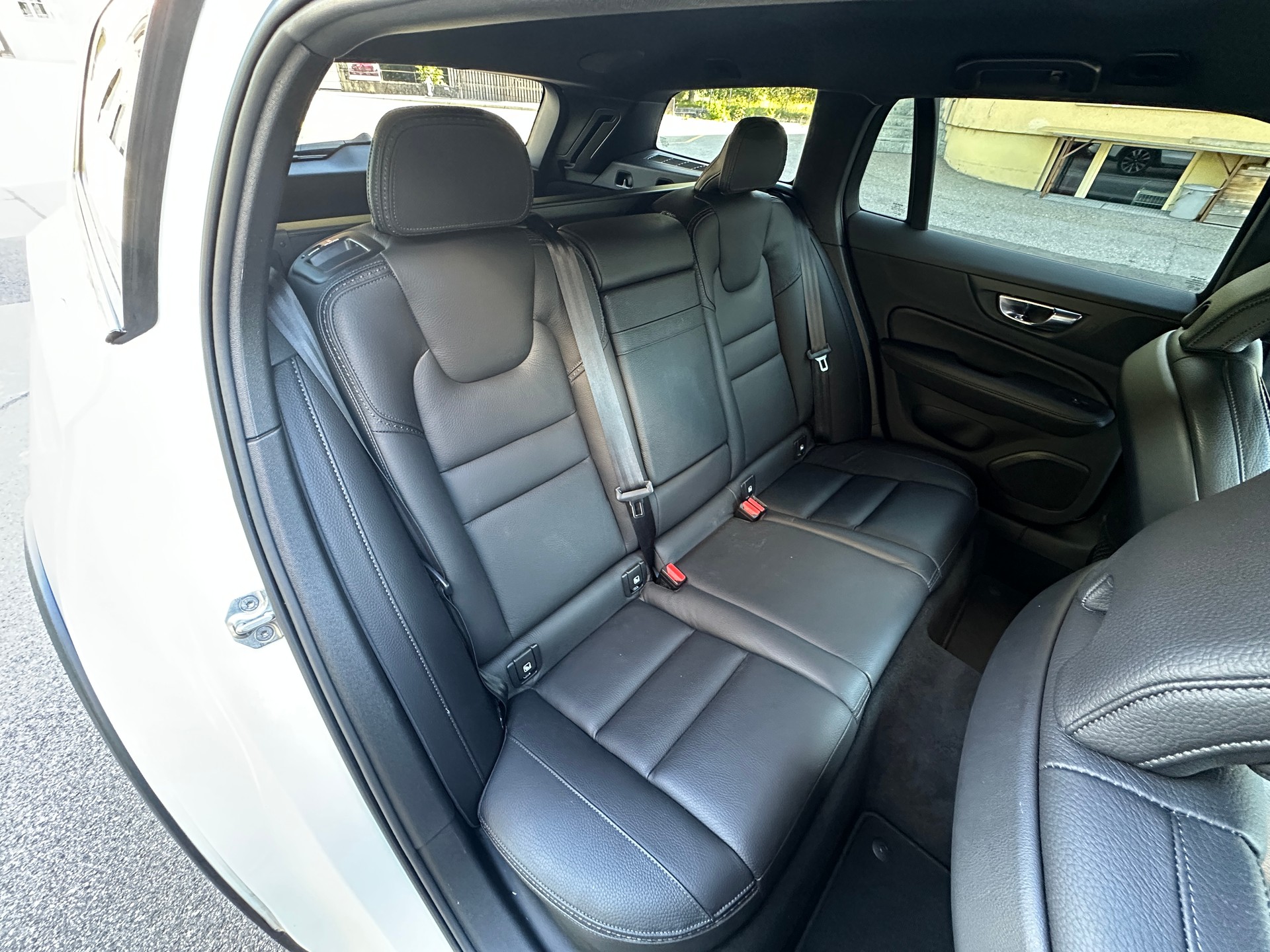 VOLVO V60 Cross Country T5 AWD Geartronic-image-12