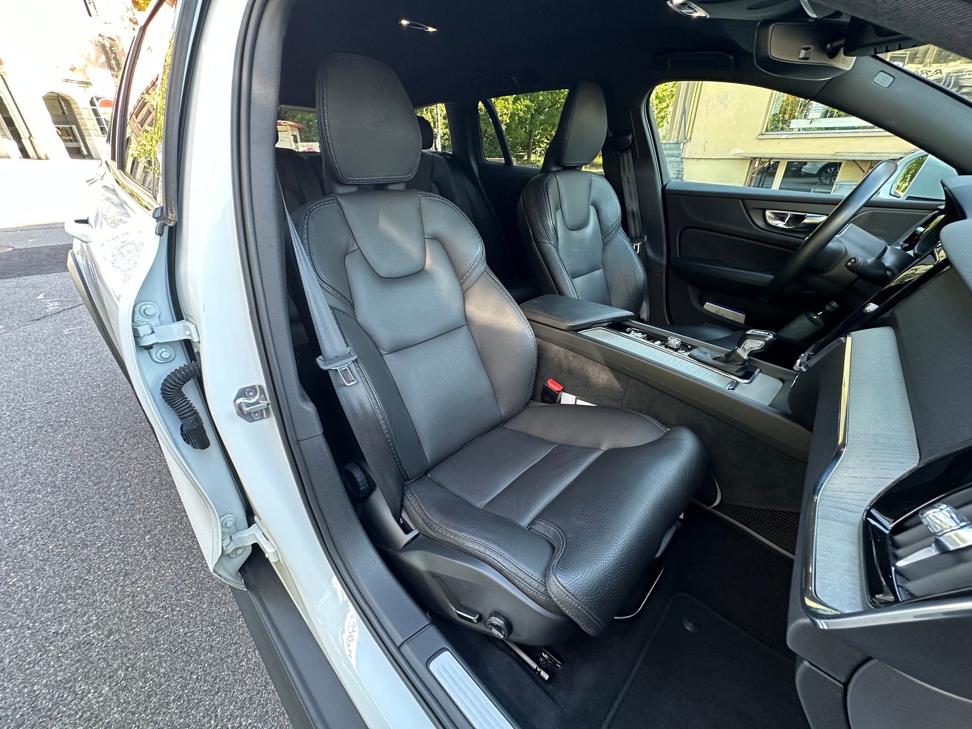 VOLVO V60 Cross Country T5 AWD Geartronic-image-11