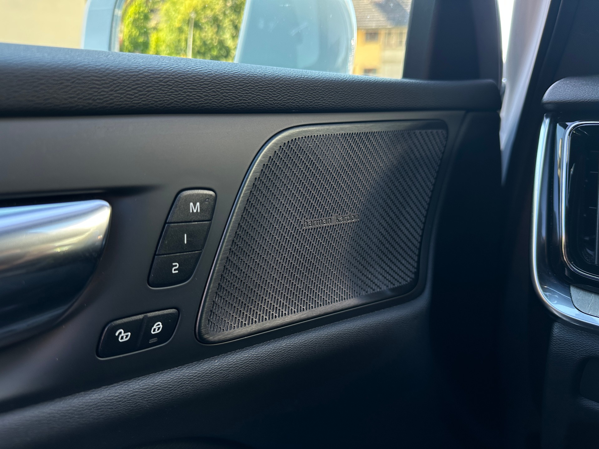 VOLVO V60 Cross Country T5 AWD Geartronic-image-16