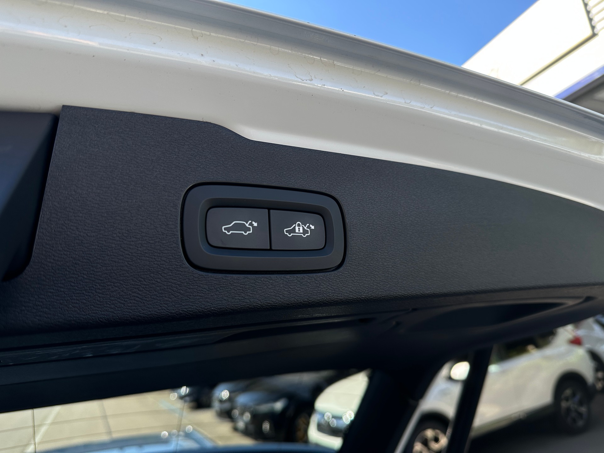 VOLVO V60 Cross Country T5 AWD Geartronic-image-15