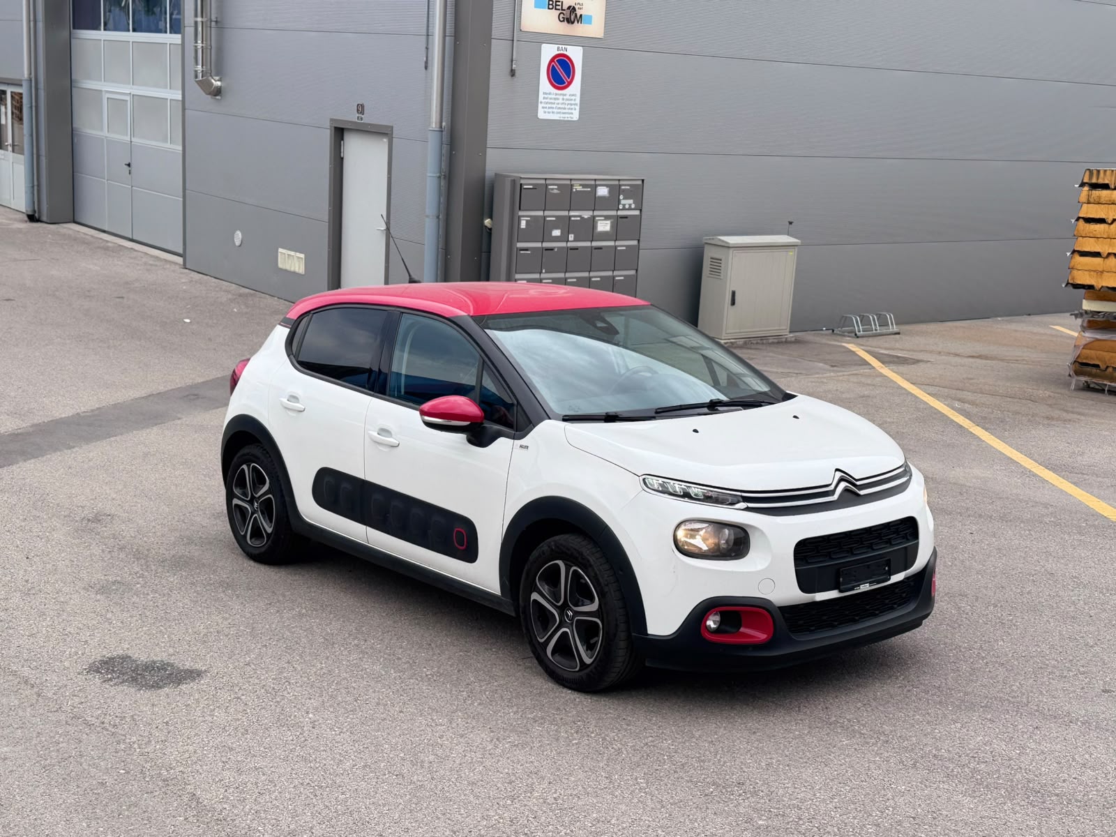 CITROEN Citroën C3 Shine 1.2, 110 PS - Roué été et hiver - Automatique --image-5