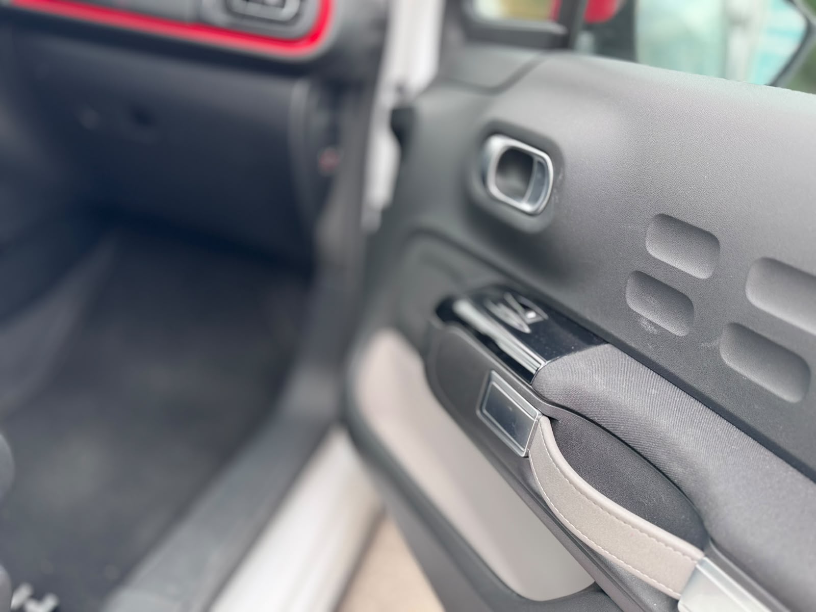 CITROEN Citroën C3 Shine 1.2, 110 PS - Roué été et hiver - Automatique --image-23