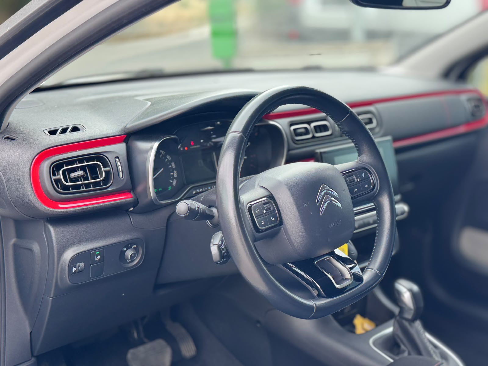 CITROEN Citroën C3 Shine 1.2, 110 PS - Roué été et hiver - Automatique --image-16