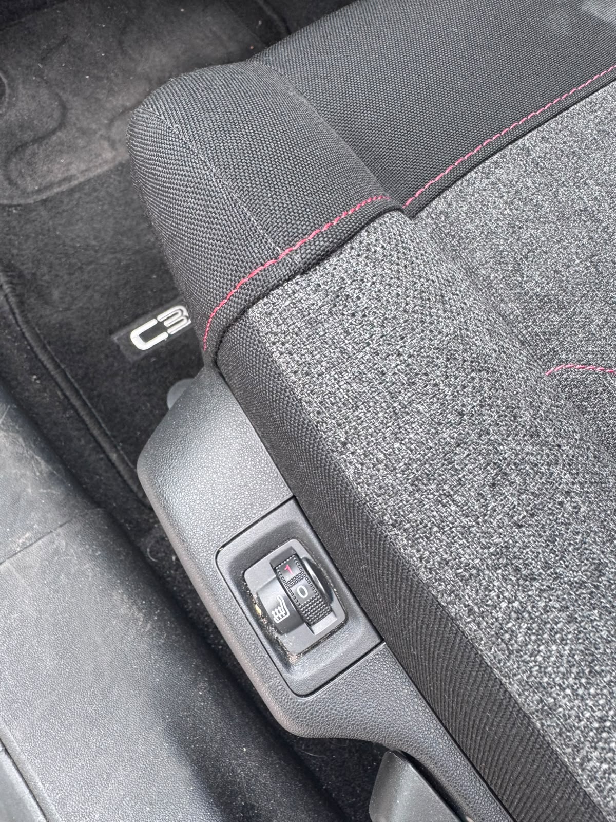CITROEN Citroën C3 Shine 1.2, 110 PS - Roué été et hiver - Automatique --image-29