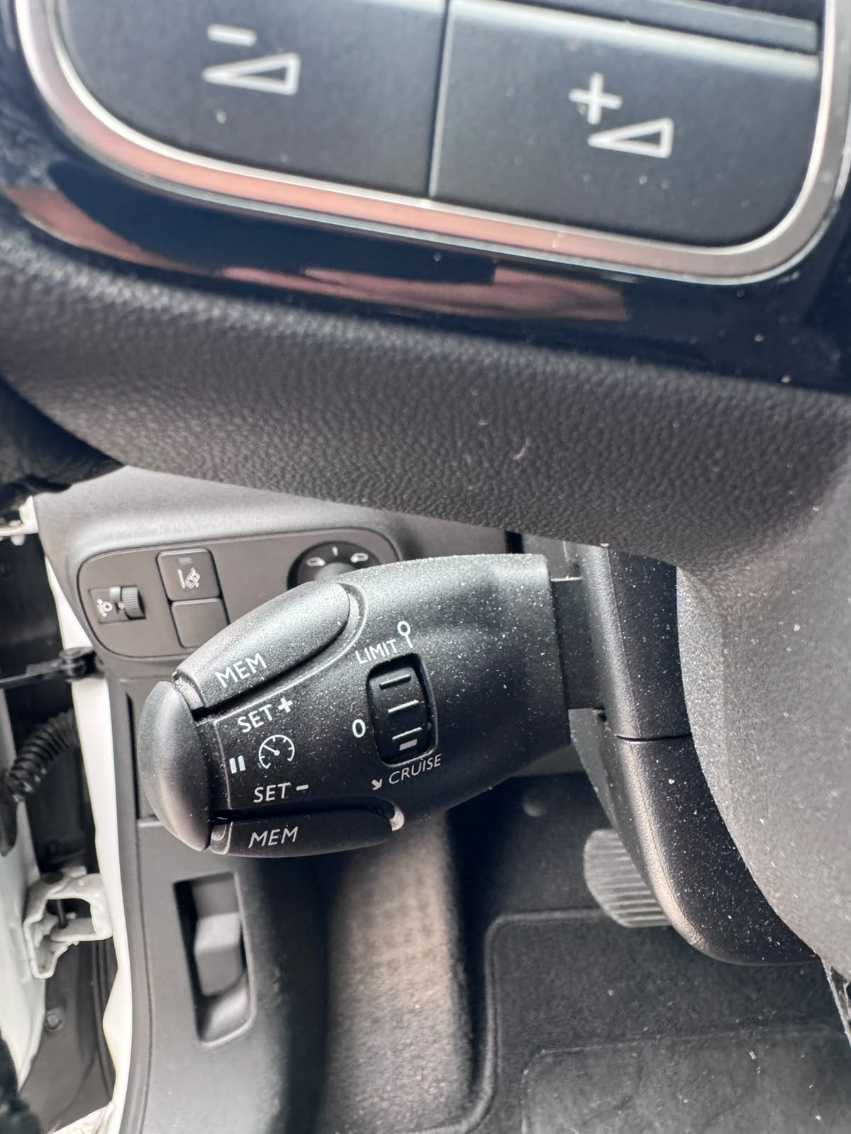 CITROEN Citroën C3 Shine 1.2, 110 PS - Roué été et hiver - Automatique --image-27