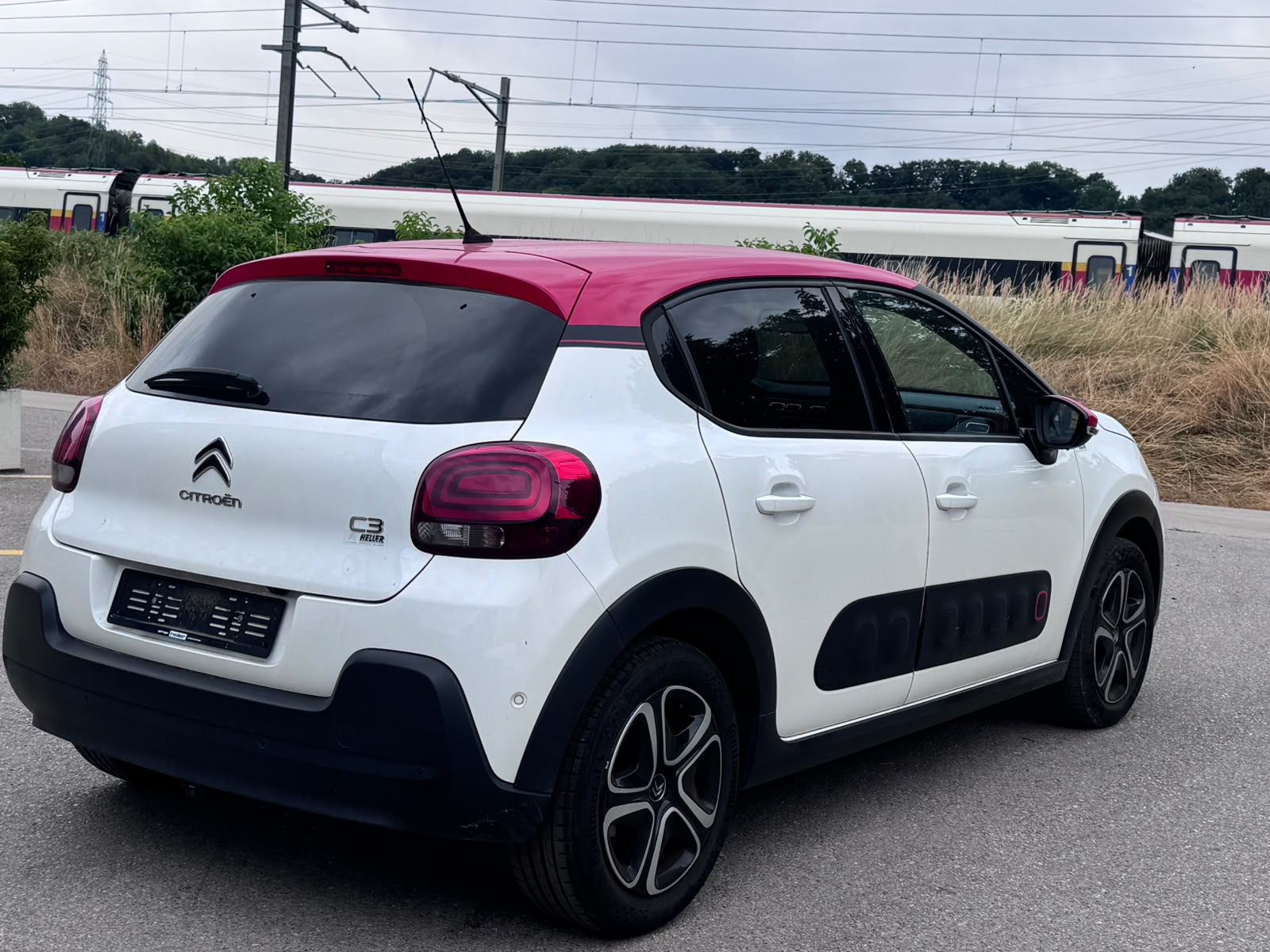 CITROEN Citroën C3 Shine 1.2, 110 PS - Roué été et hiver - Automatique --image-13