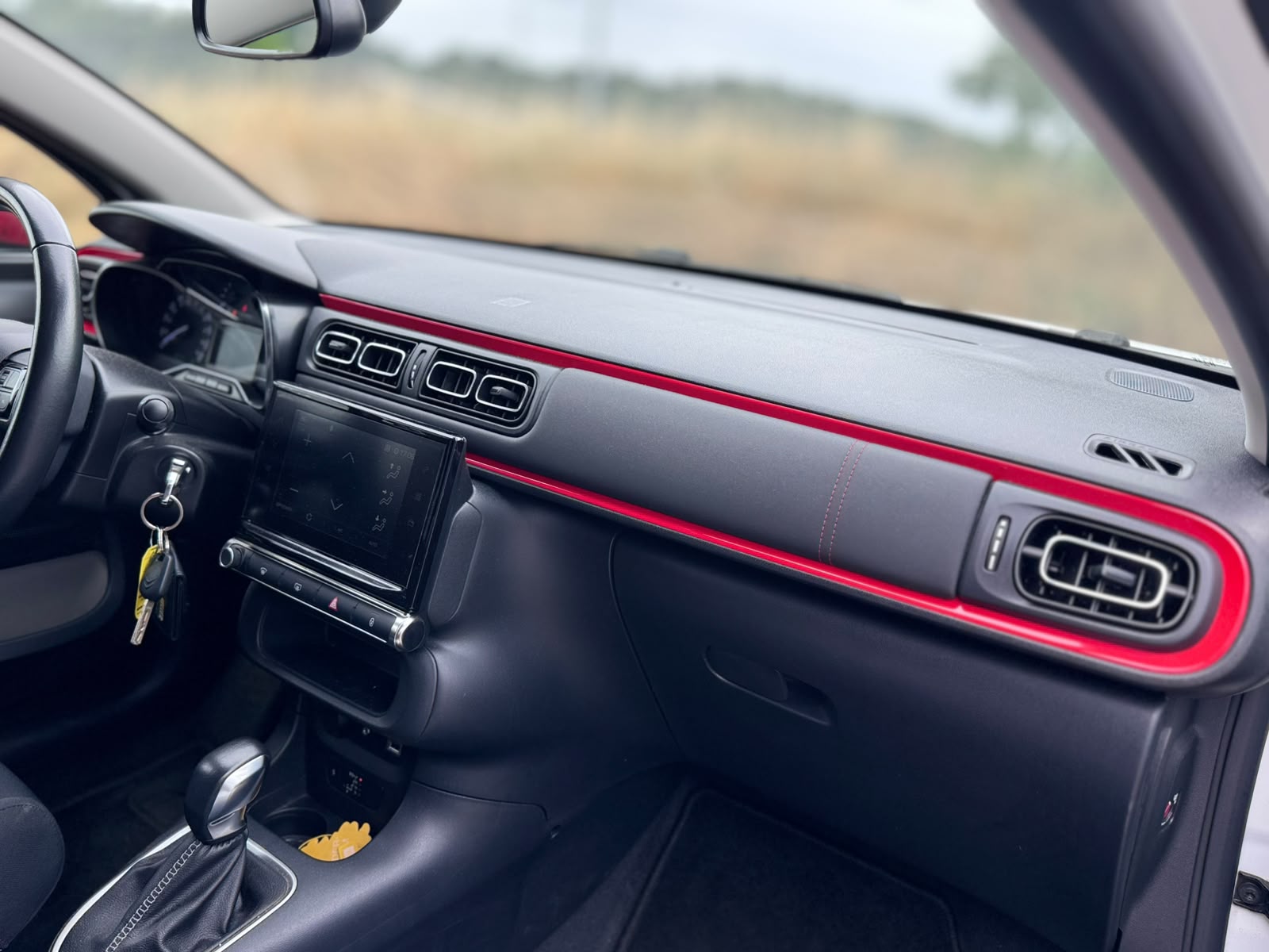 CITROEN Citroën C3 Shine 1.2, 110 PS - Roué été et hiver - Automatique --image-20