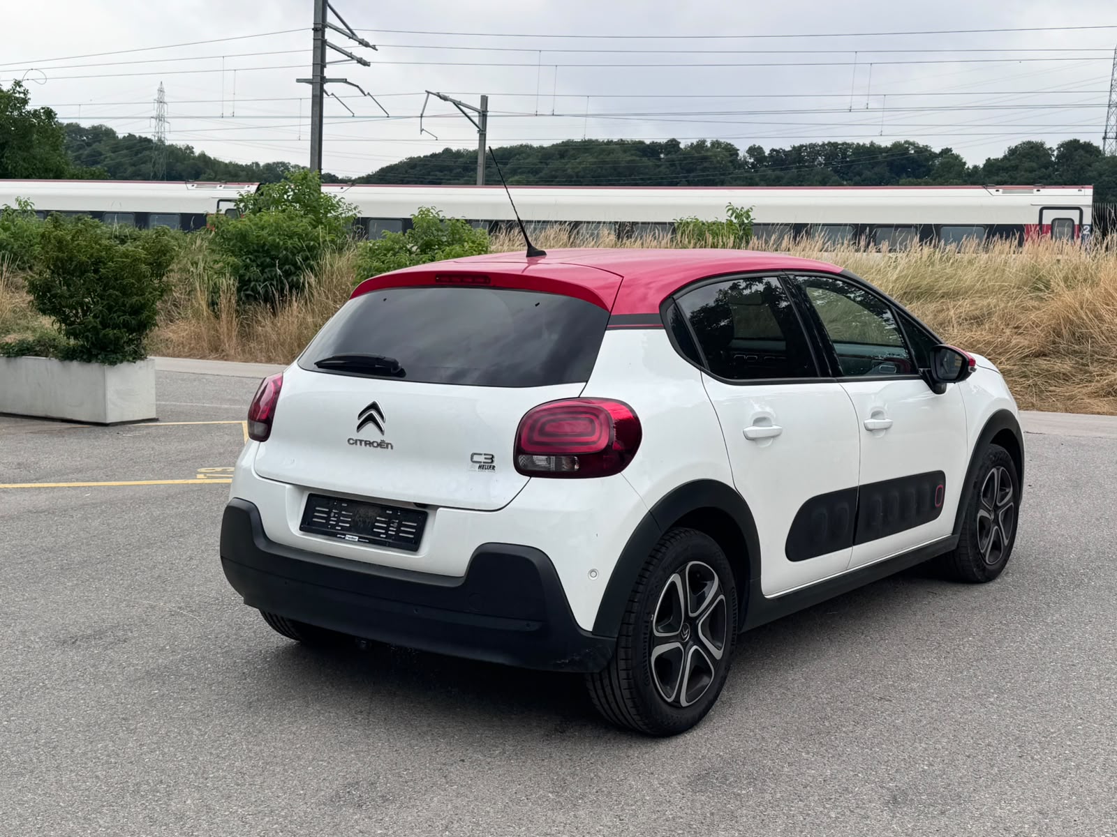 CITROEN Citroën C3 Shine 1.2, 110 PS - Roué été et hiver - Automatique -