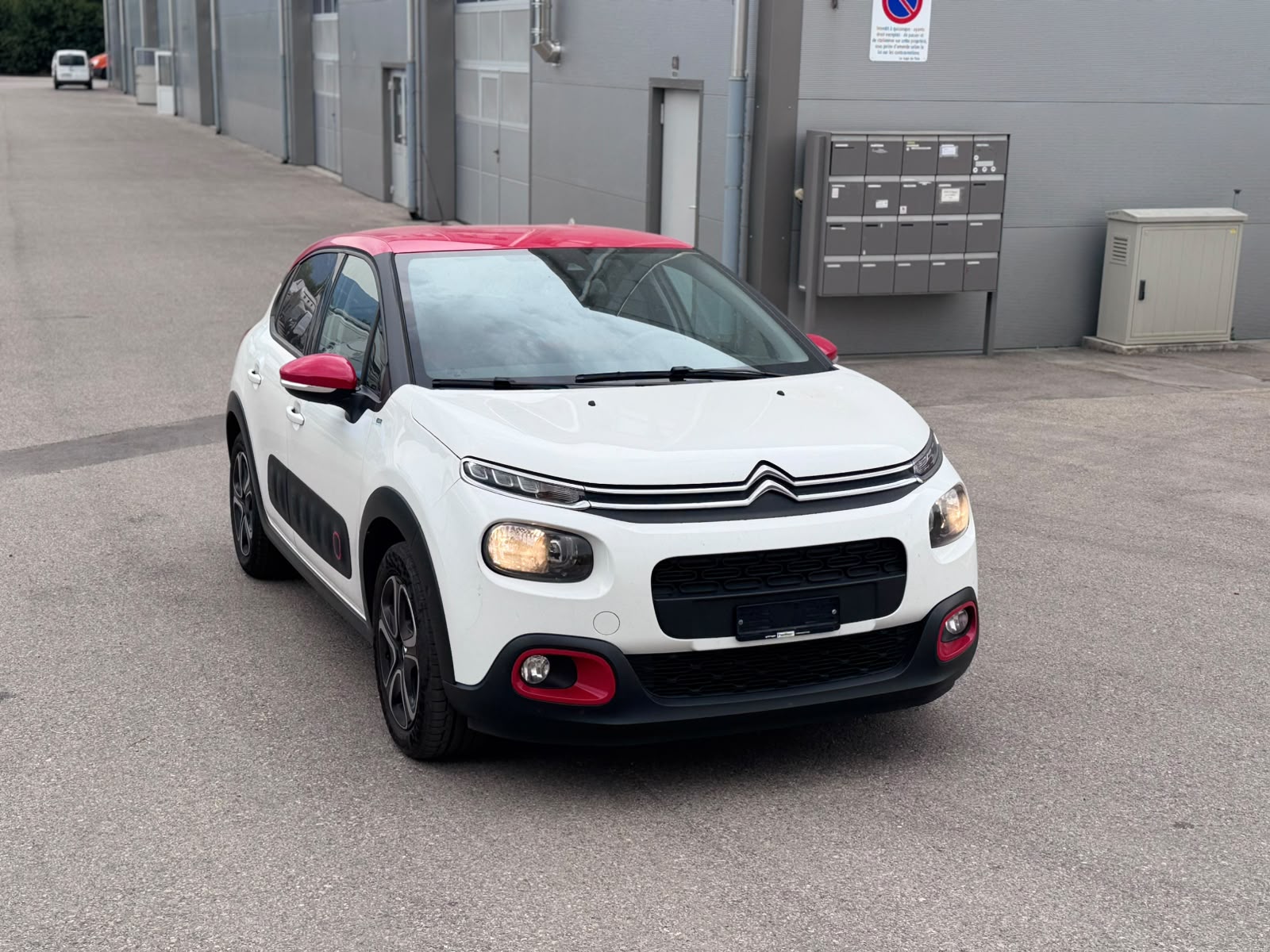 CITROEN Citroën C3 Shine 1.2, 110 PS - Roué été et hiver - Automatique --image-4