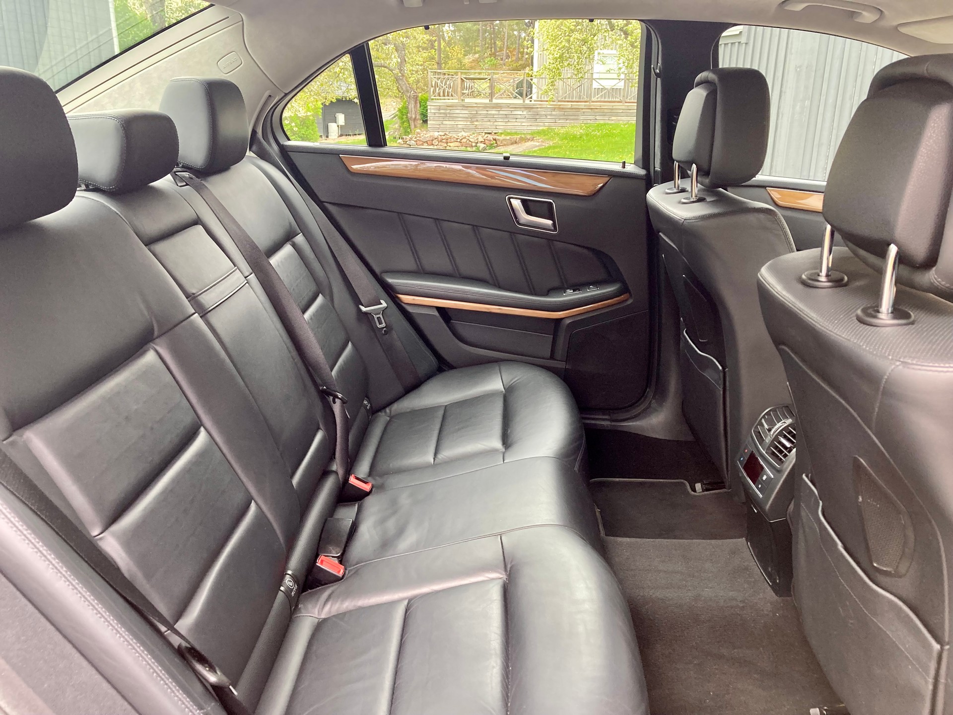 MERCEDES-BENZ E 500 V8 BlueEF Eleg. 4matic-image-4