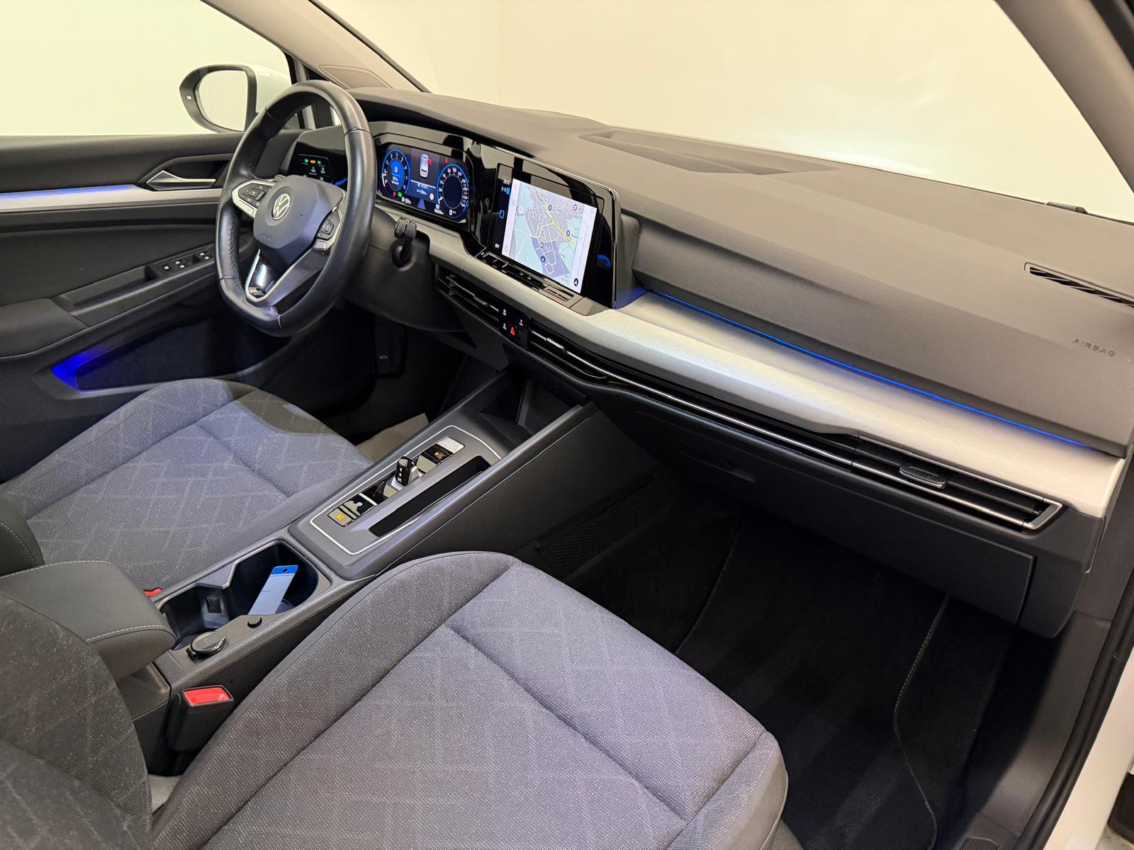 VW Golf VIII 1.5 eTSI Life DSG-image-10