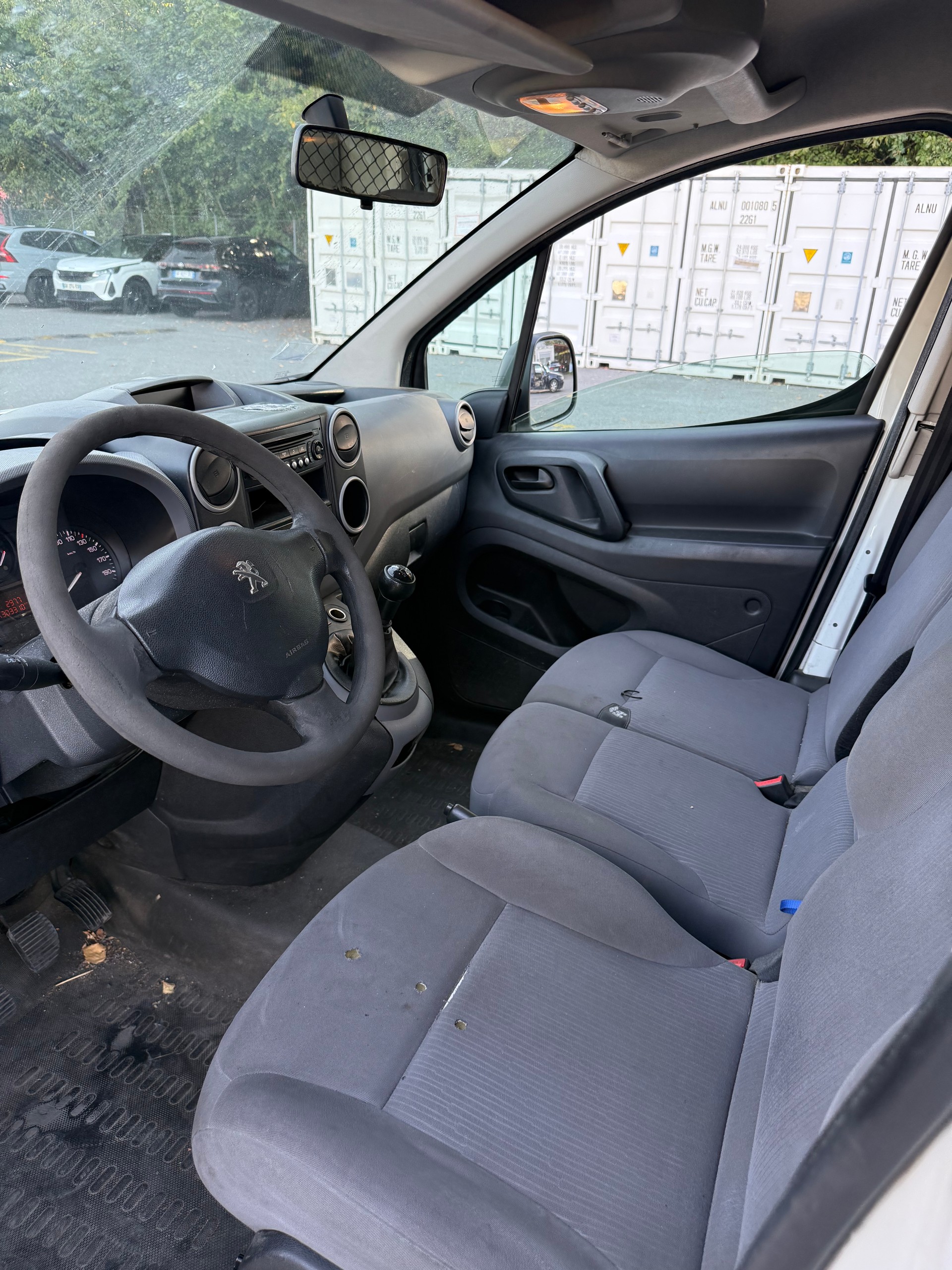 PEUGEOT Partner 1.6 e-HDI Urban Pack-image-8