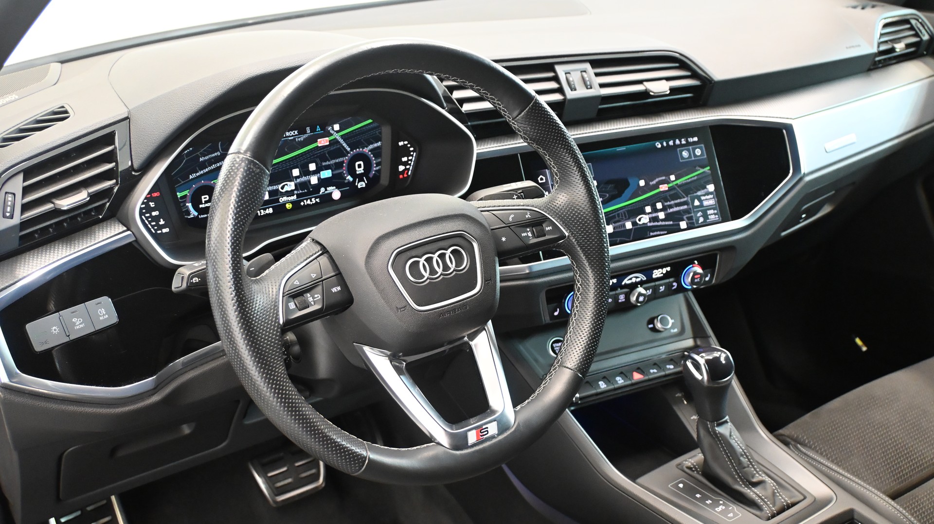 AUDI Q3 35 TFSI S line Attraction S-tronic-image-2