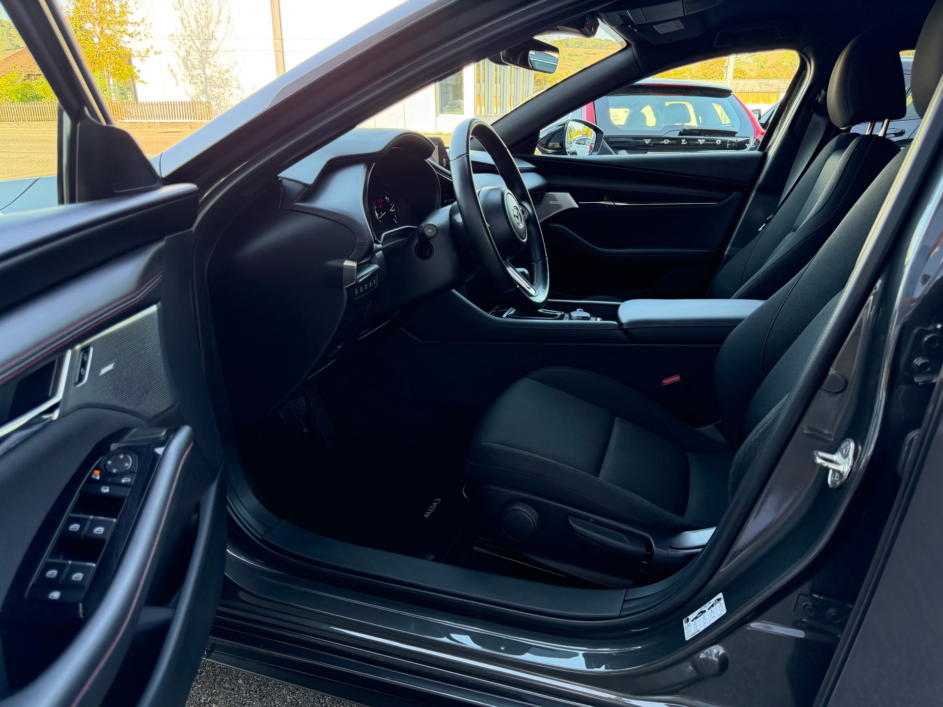 MAZDA 3 Hatchback SKYACTIV-X M Hybrid 186 Homura Automat-image-9
