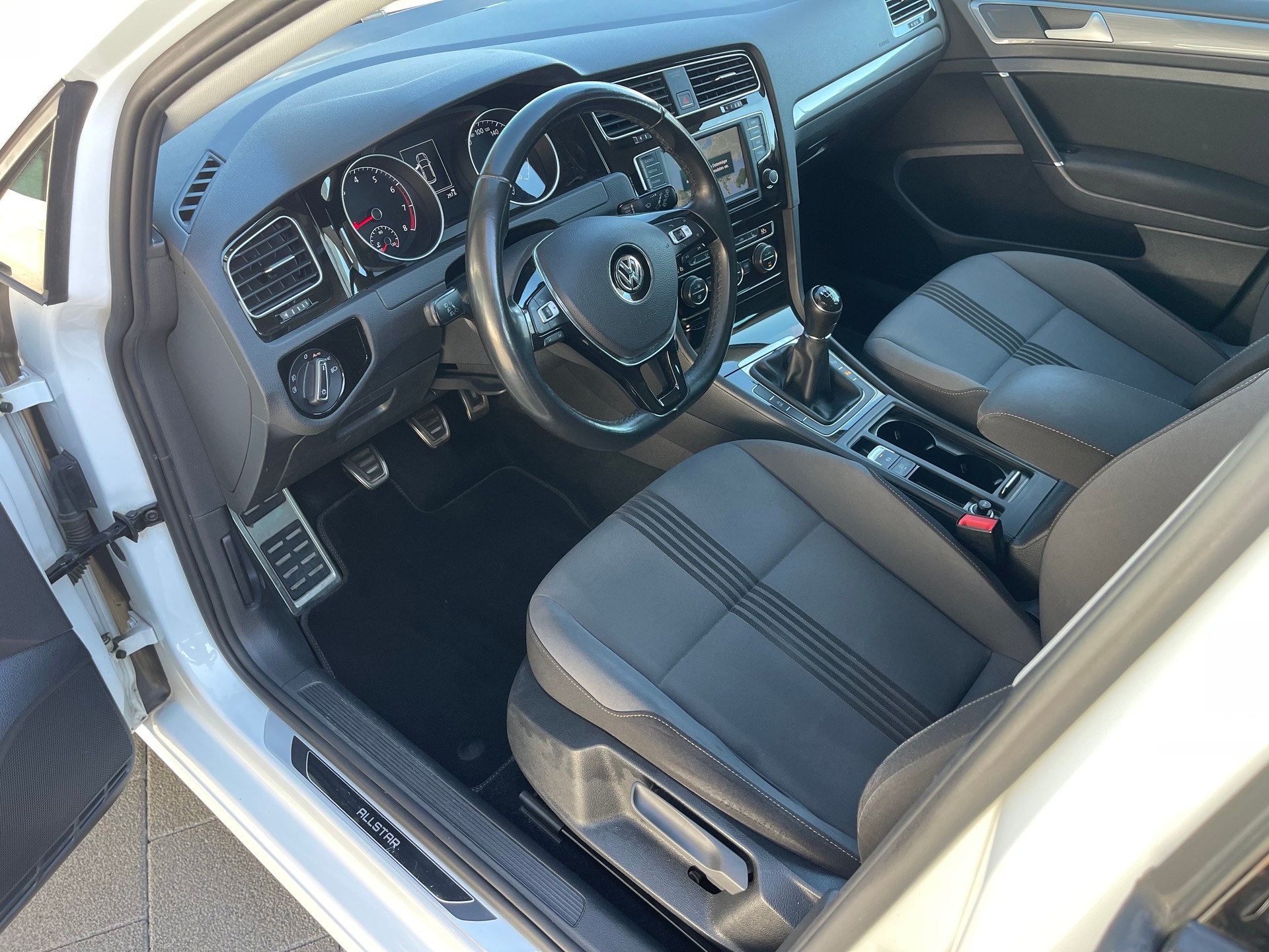 VW Golf 1.2 TSI Allstar-image-10