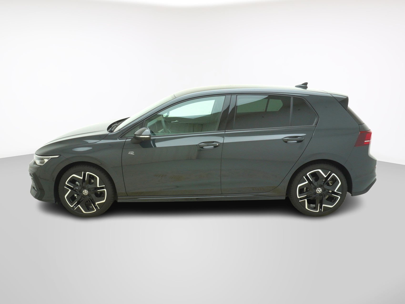 VW Golf VIII 1.5 eTSI R-Line DSG-image-1