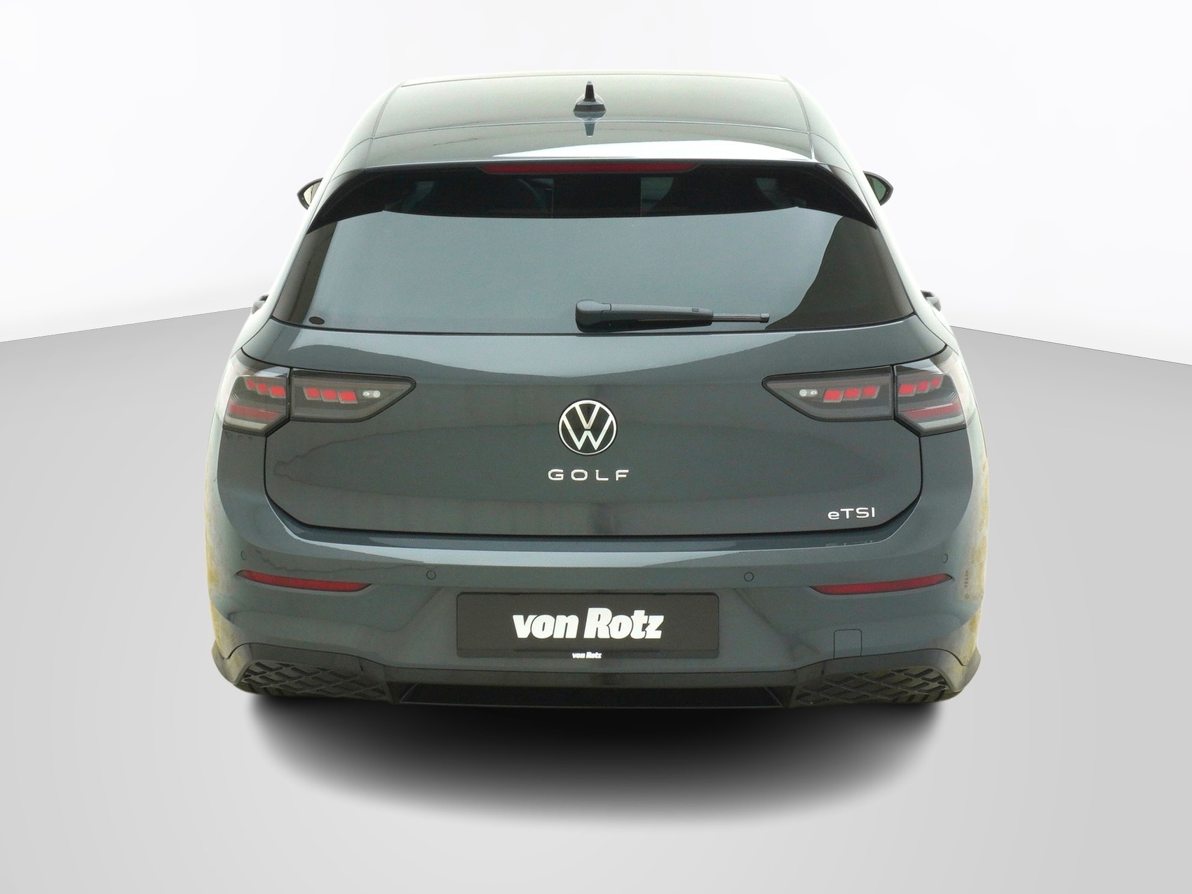 VW Golf VIII 1.5 eTSI R-Line DSG-image-2