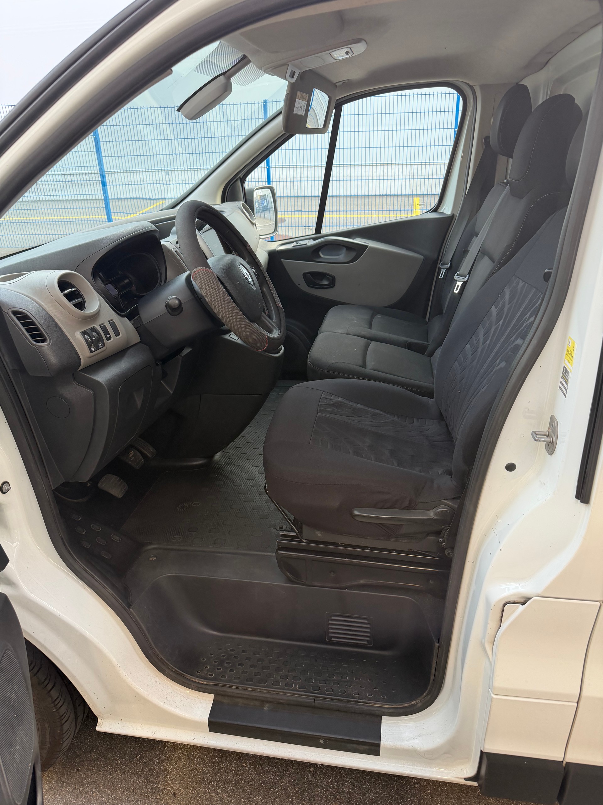RENAULT Trafic 1.6 ENERGY TwinT. dCi125 2.9t Busin. L1H1-image-8